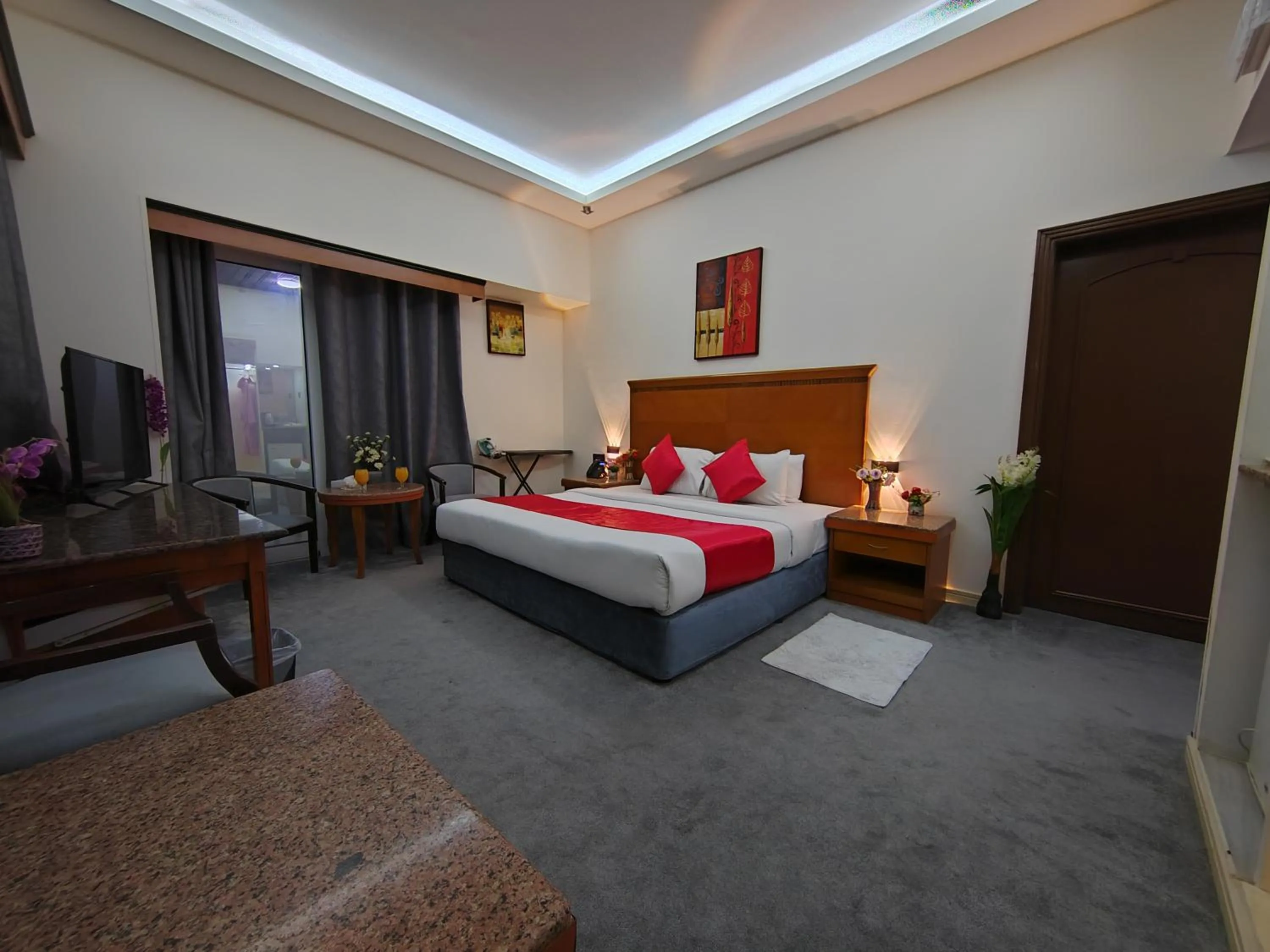 Communal lounge/ TV room, Bed in Le Paradise Palace Hotel Deira Dubai Al Rigga