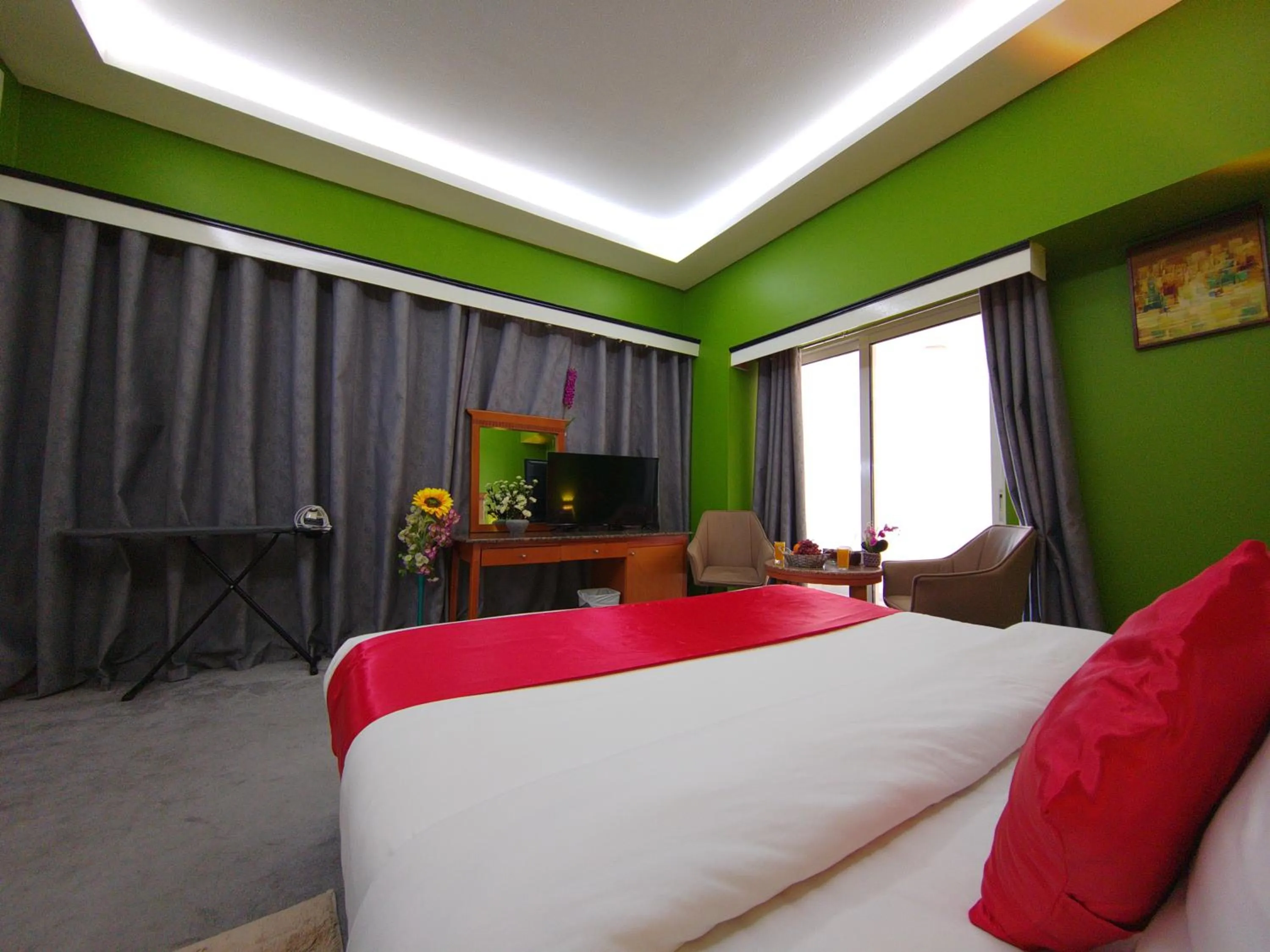 Communal lounge/ TV room, Bed in Le Paradise Palace Hotel Deira Dubai Al Rigga