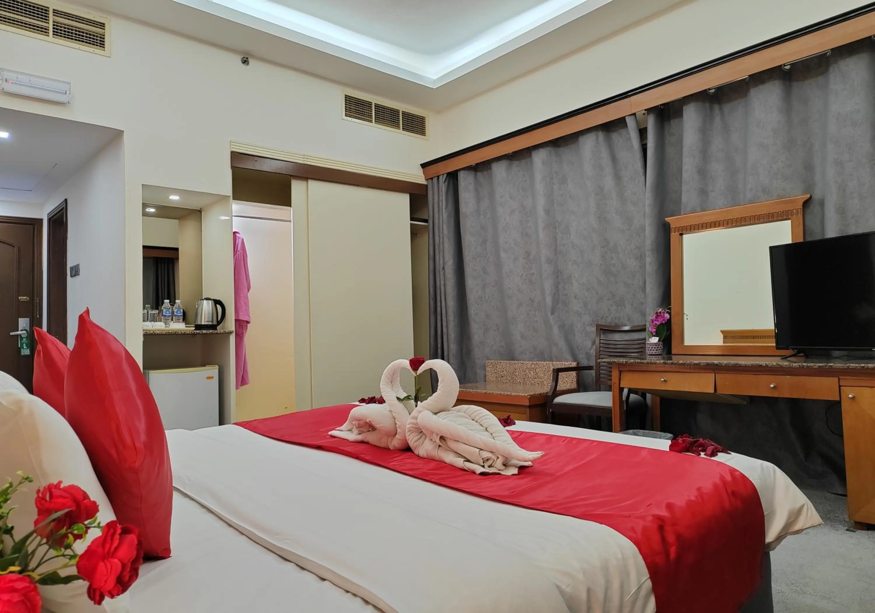 Communal lounge/ TV room, Bed in Le Paradise Palace Hotel Deira Dubai Al Rigga