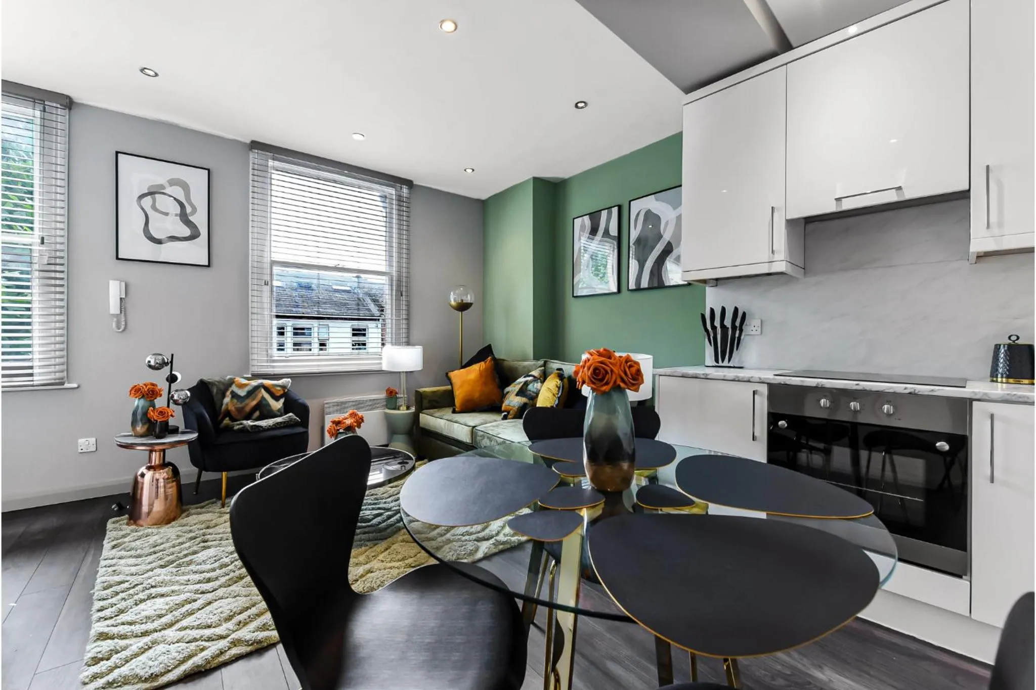 Kitchen or kitchenette in Newly Renovated 1 BDR Flat - Central Location