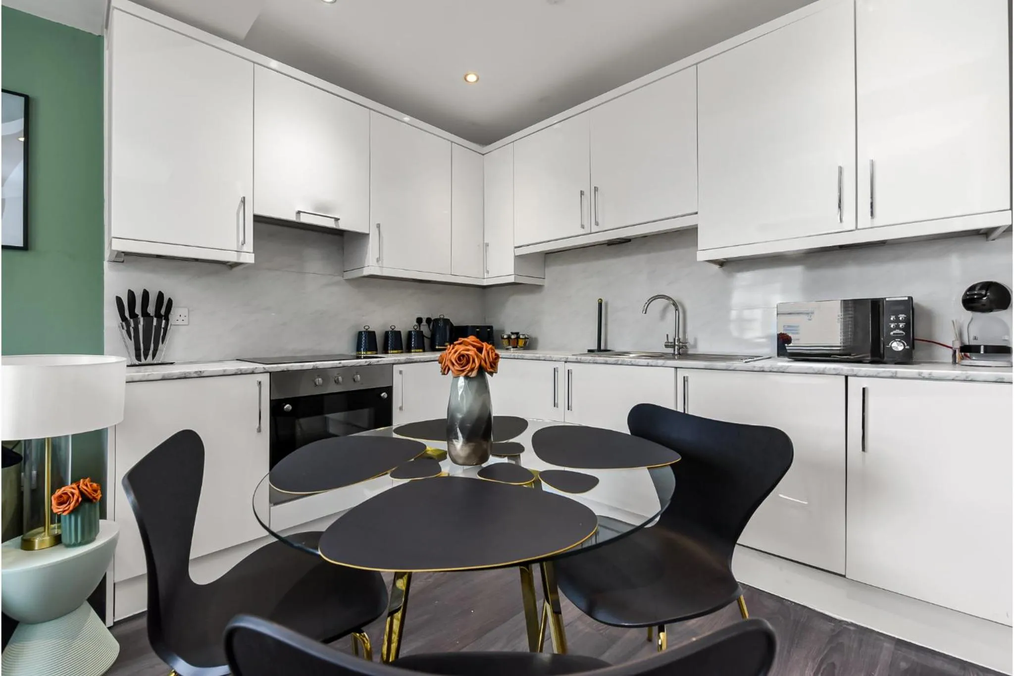 Kitchen or kitchenette in Newly Renovated 1 BDR Flat - Central Location