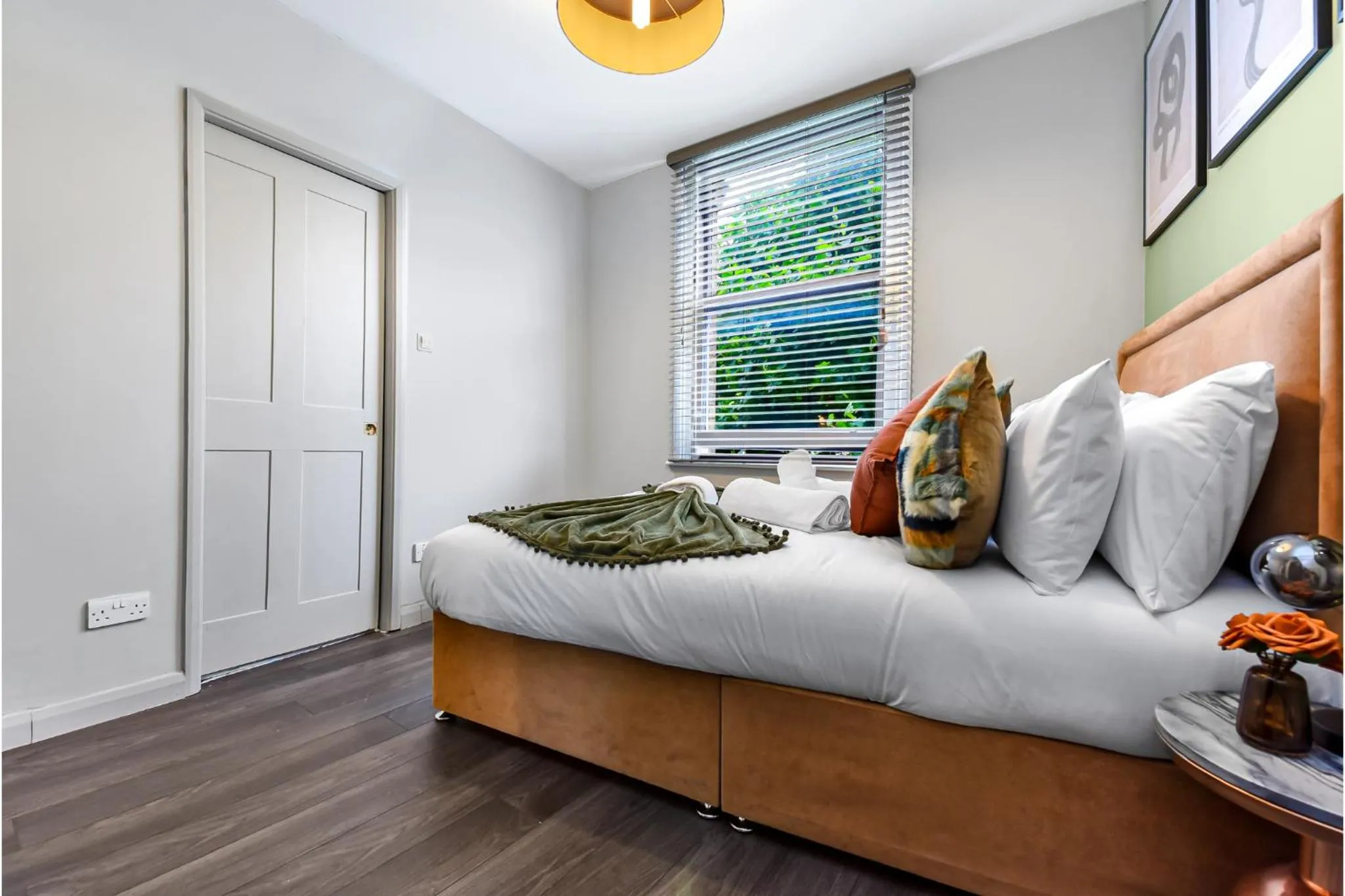 Bed in Newly Renovated 1 BDR Flat - Central Location