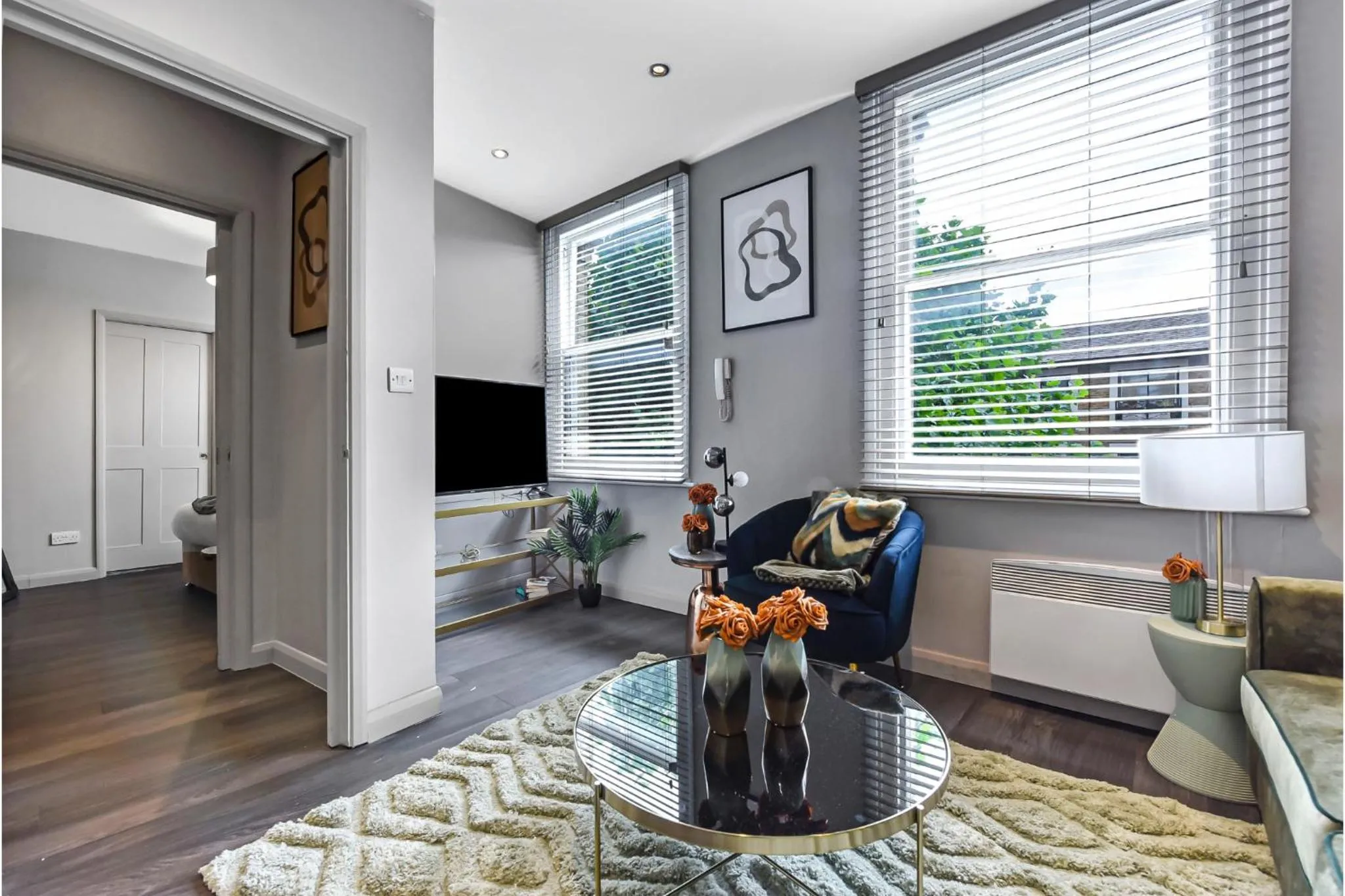 TV and multimedia in Newly Renovated 1 BDR Flat - Central Location