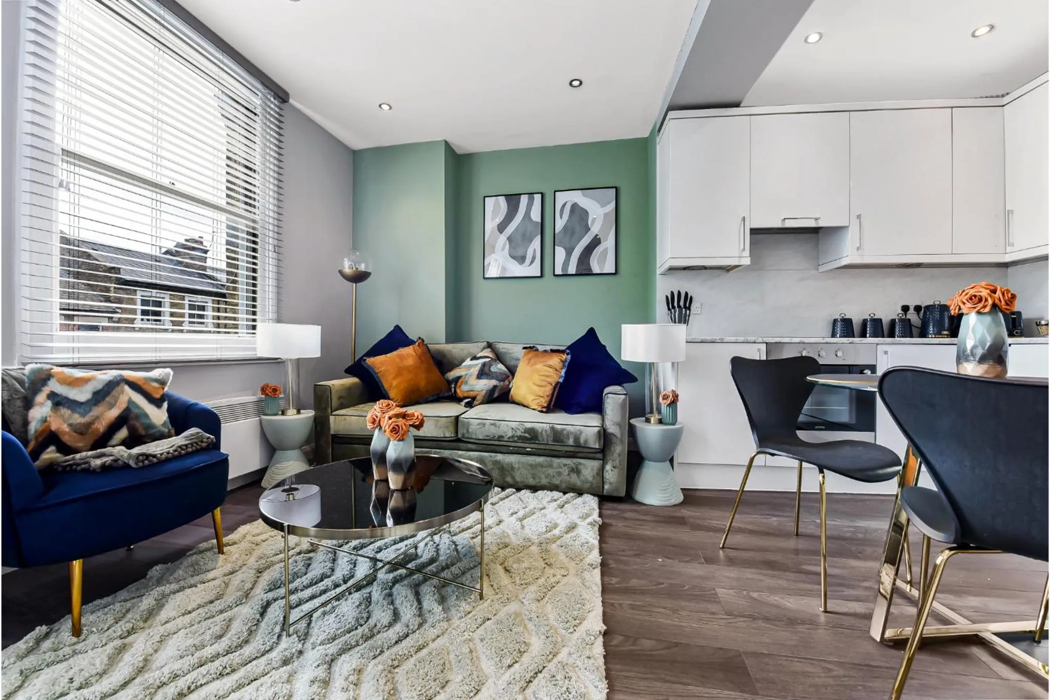 Kitchen or kitchenette in Newly Renovated 1 BDR Flat - Central Location