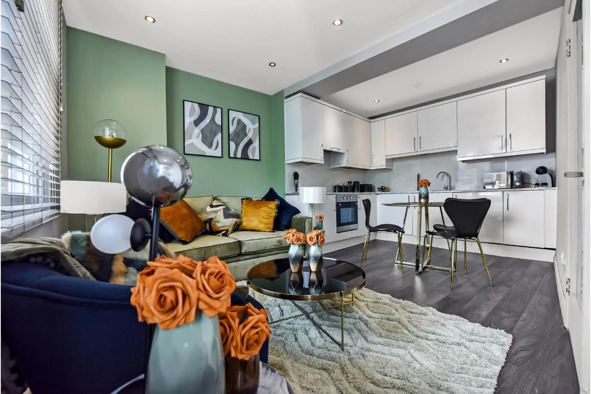 Kitchen or kitchenette in Newly Renovated 1 BDR Flat - Central Location