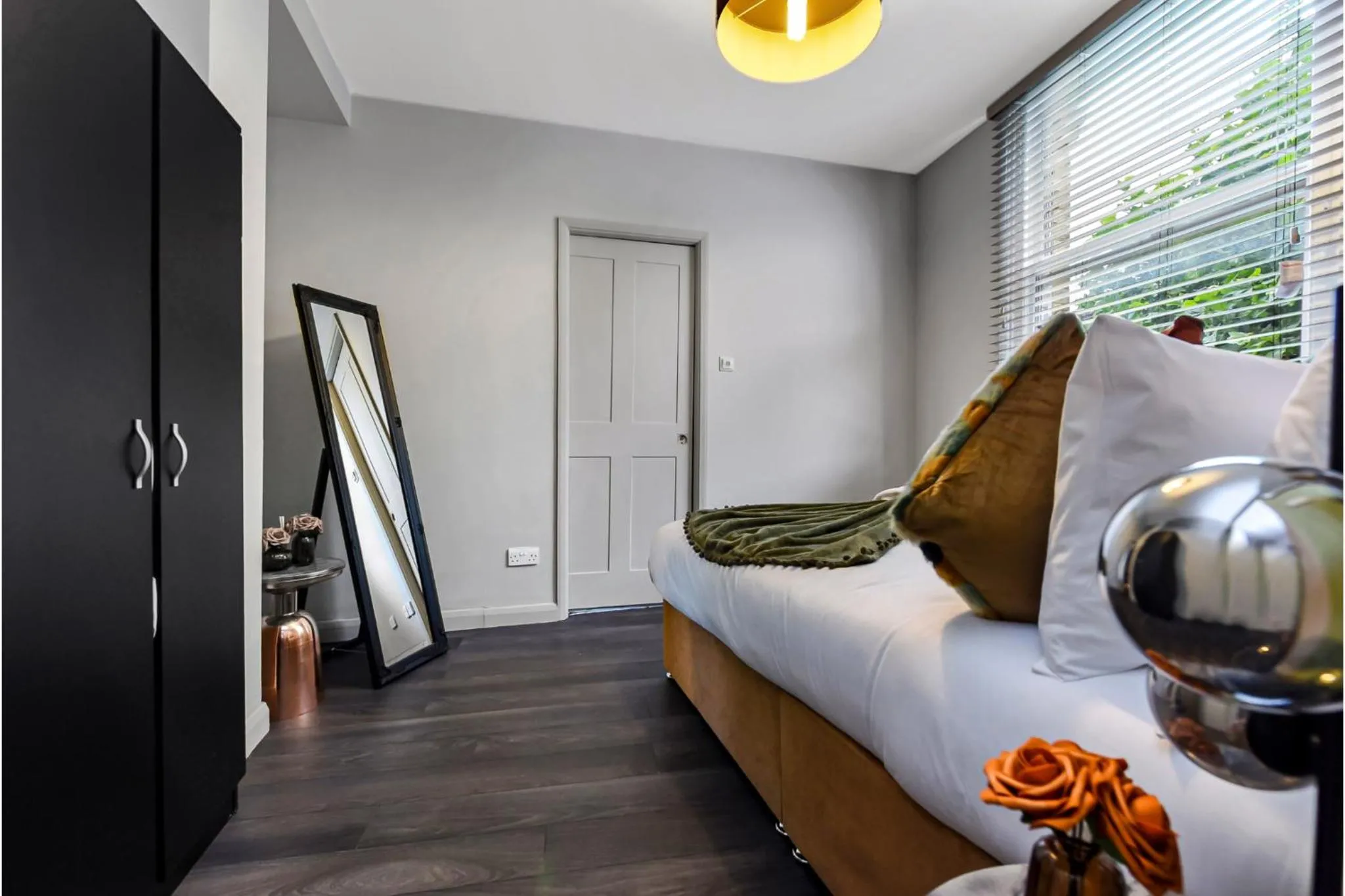 Bed in Newly Renovated 1 BDR Flat - Central Location