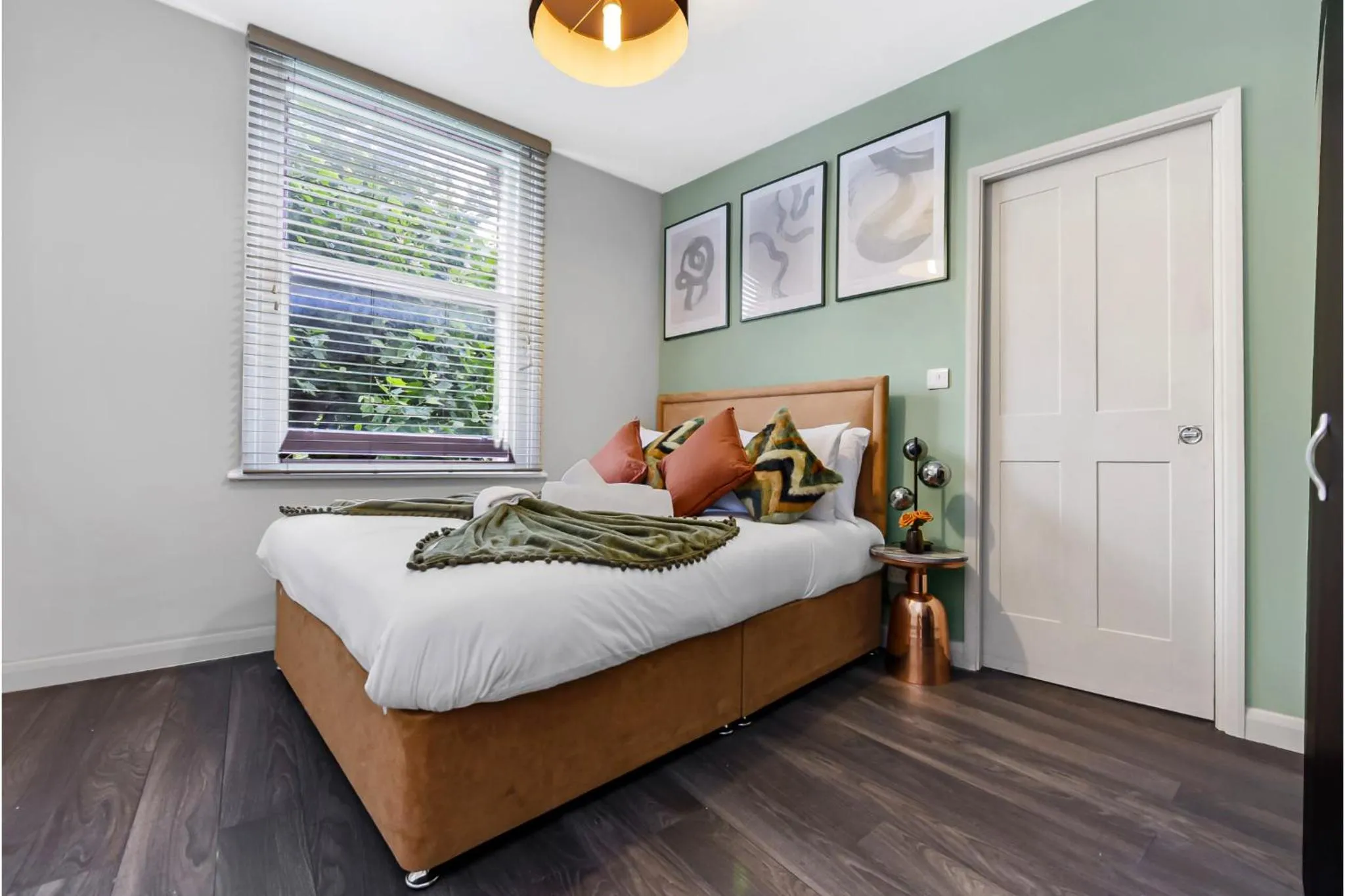 Bed in Newly Renovated 1 BDR Flat - Central Location