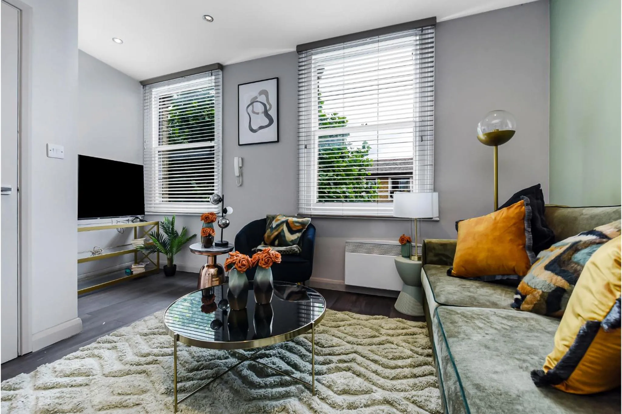 TV and multimedia in Newly Renovated 1 BDR Flat - Central Location