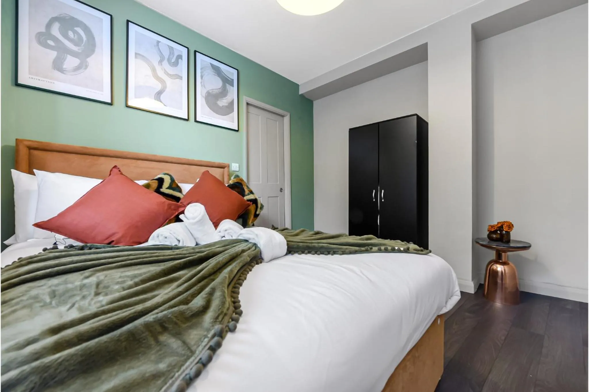 Bed in Newly Renovated 1 BDR Flat - Central Location