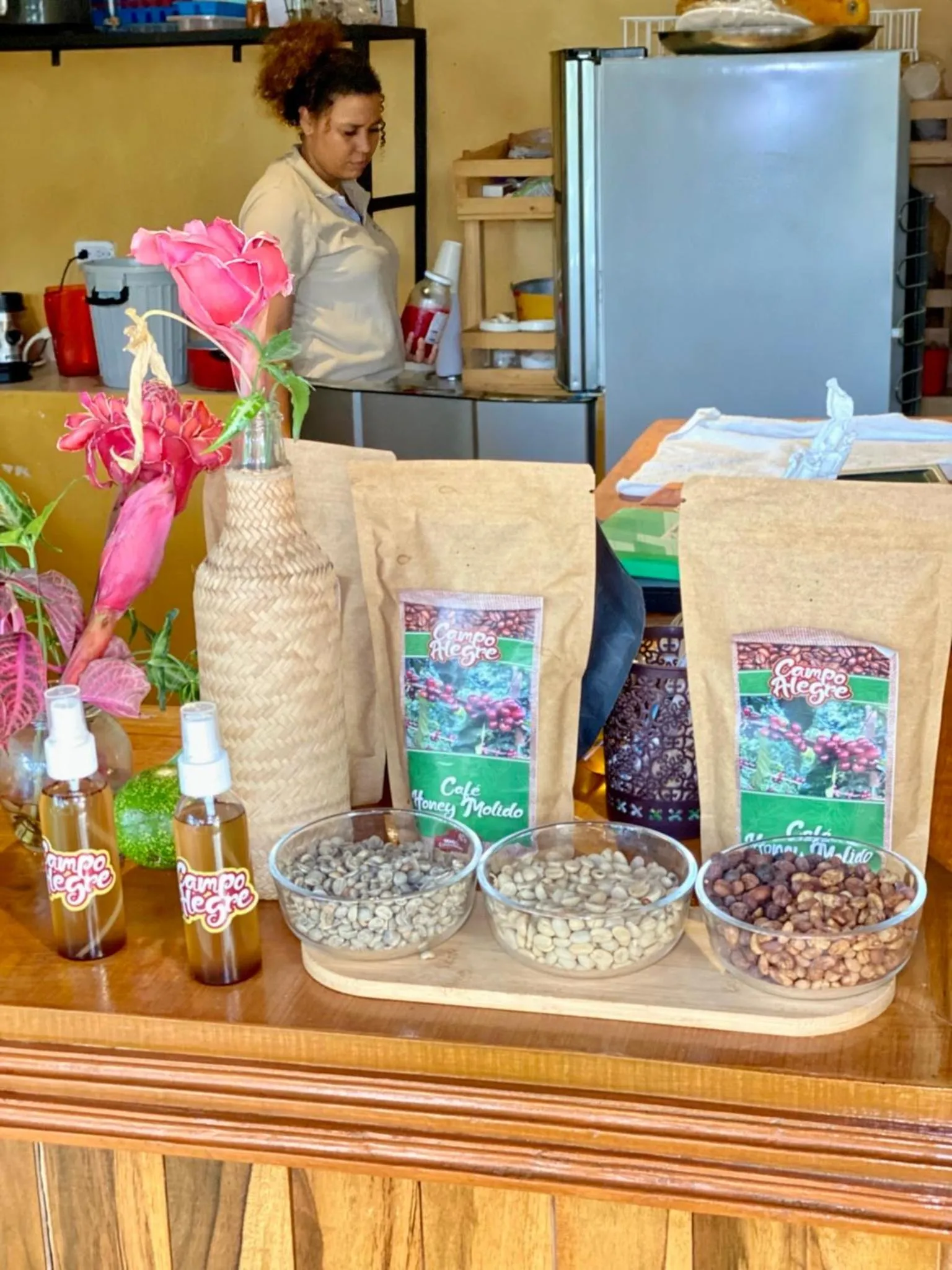 People in Coffee House Minca