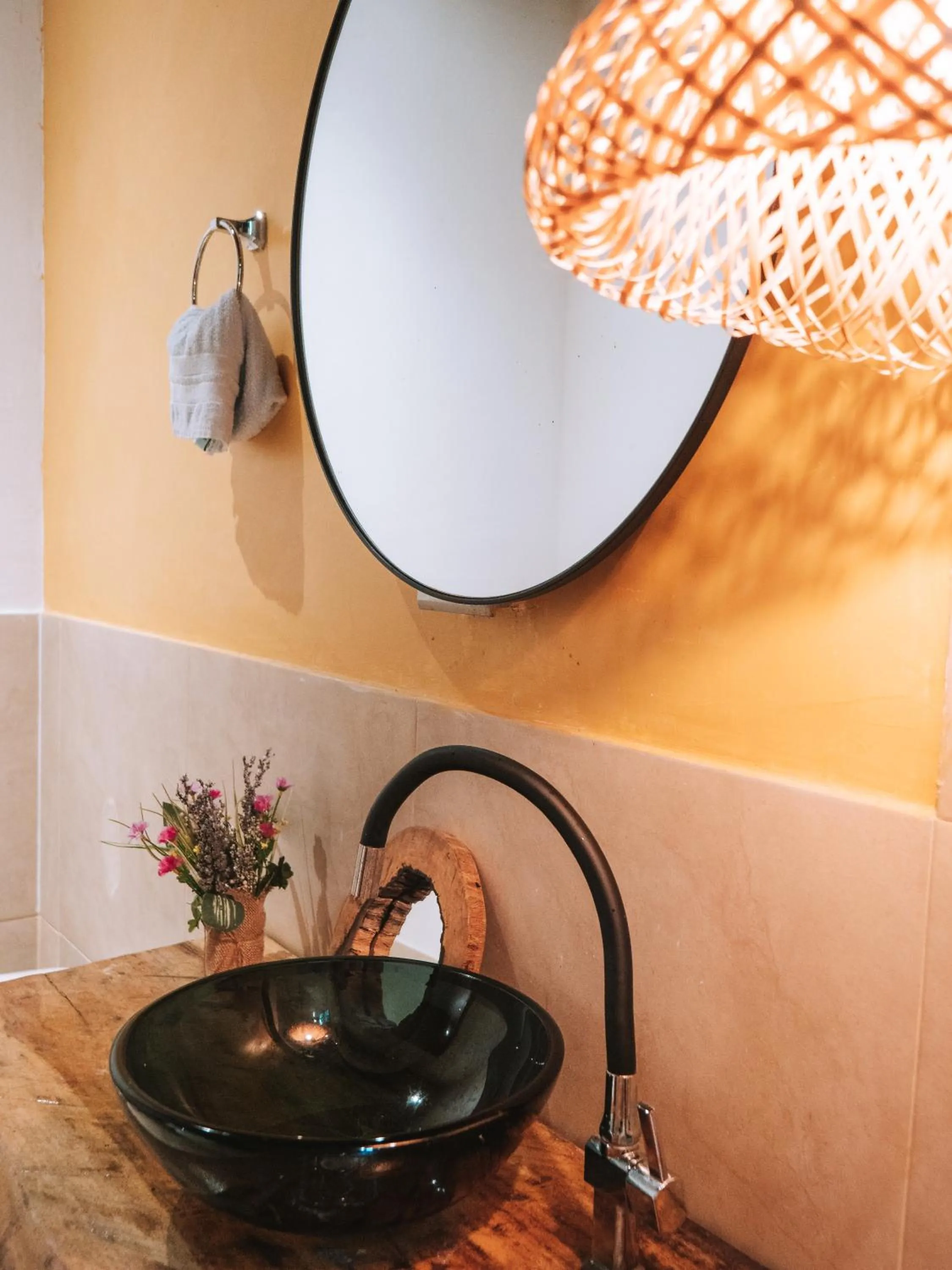 Shower in Coffee House Minca