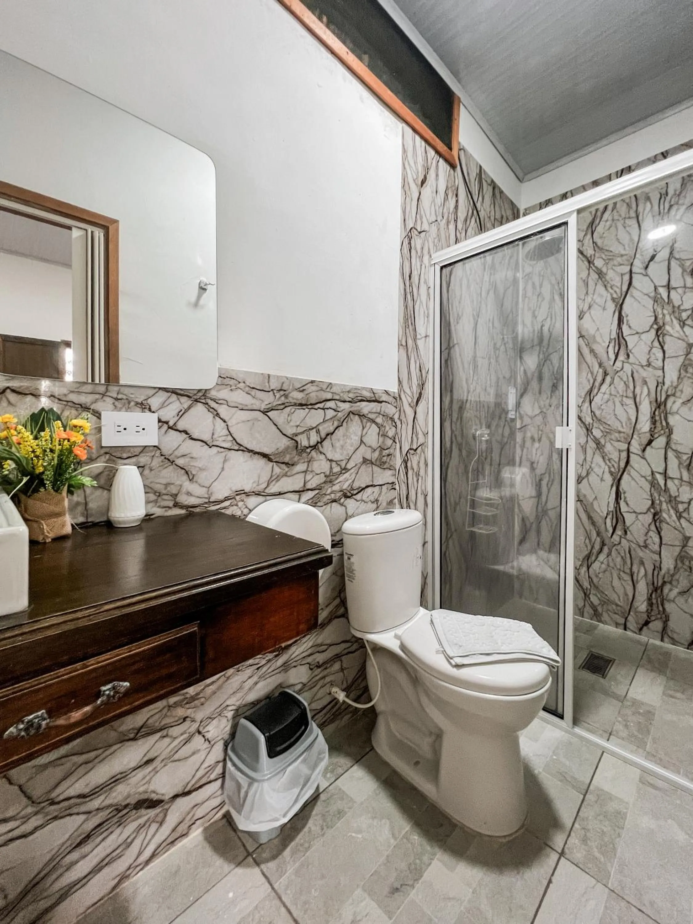 Shower in Coffee House Minca