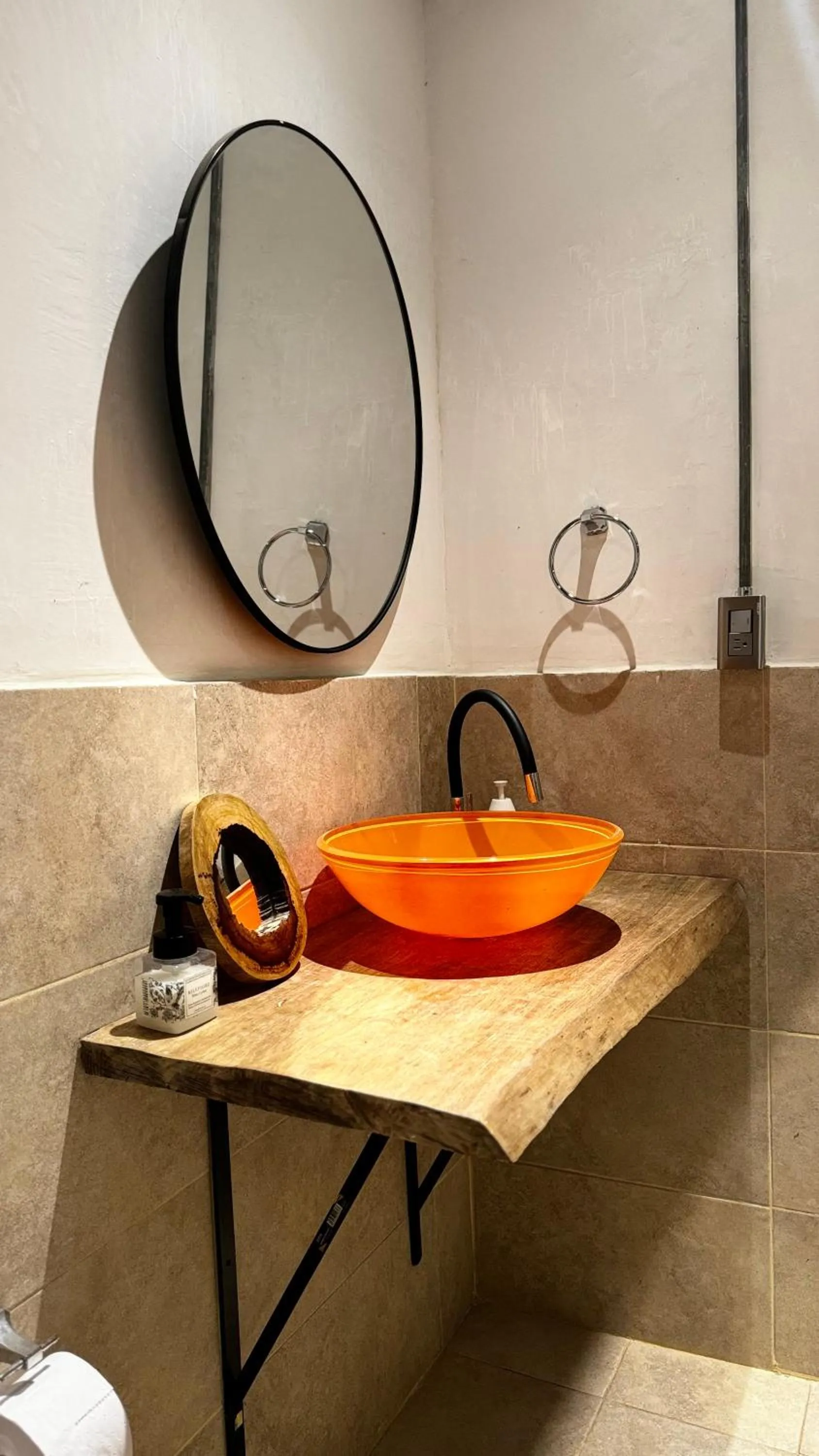 Shower in Coffee House Minca