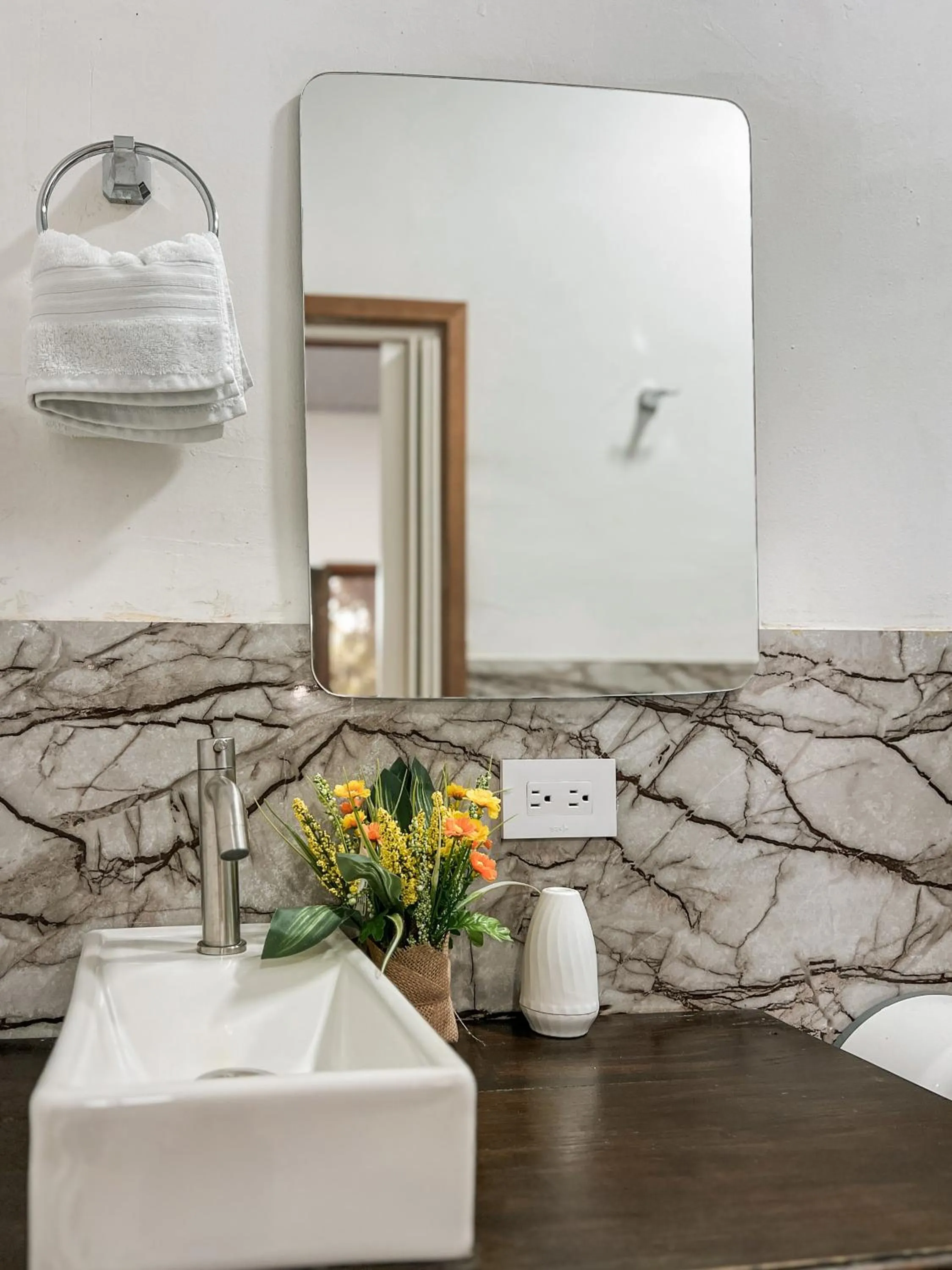 Shower in Coffee House Minca