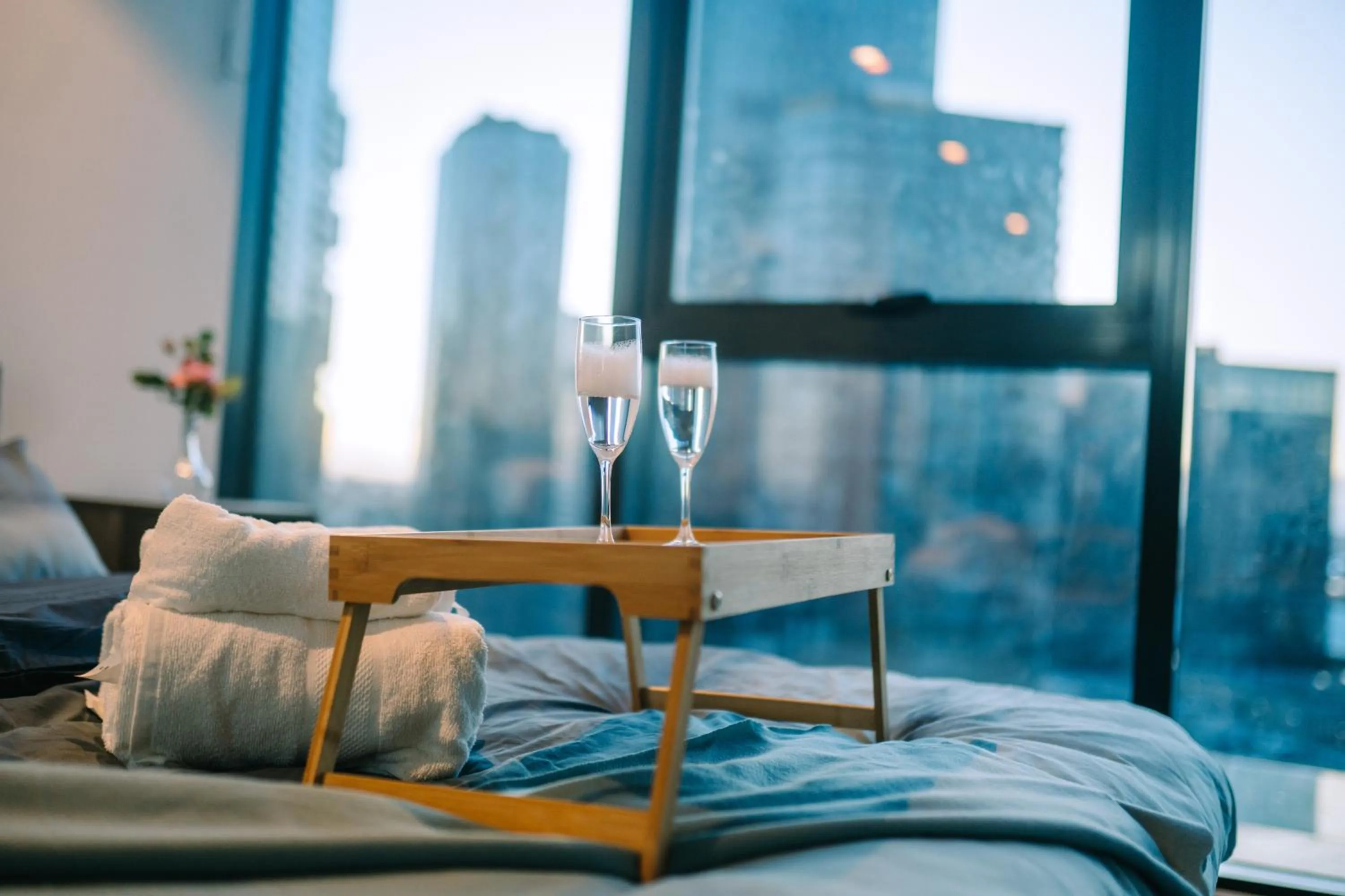 Southbank Serenity 2BR, Parking, and Wi-Fi