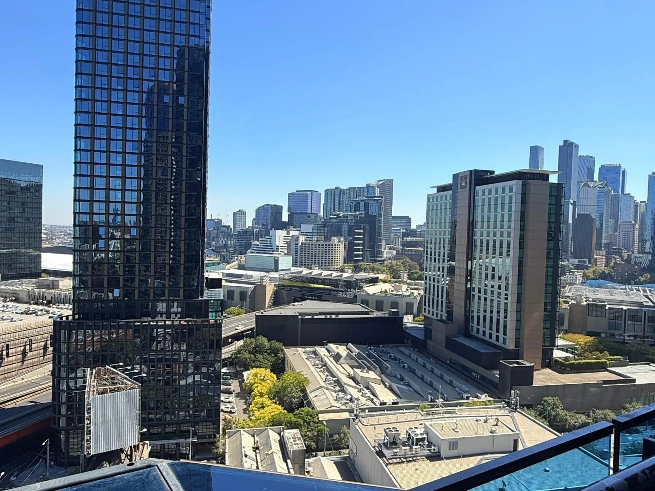 Southbank Serenity 2BR, Parking, and Wi-Fi