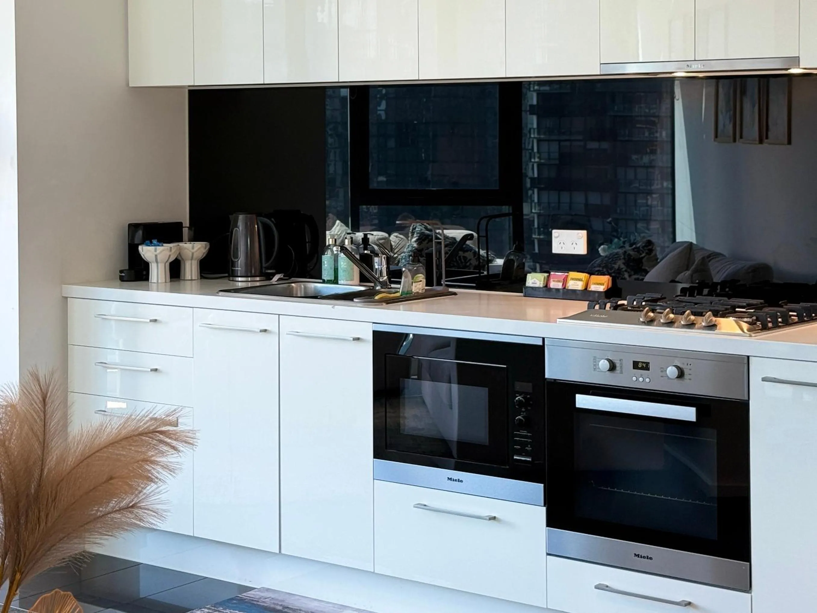 Kitchen or kitchenette in Southbank Serenity 2BR, Parking, and Wi-Fi