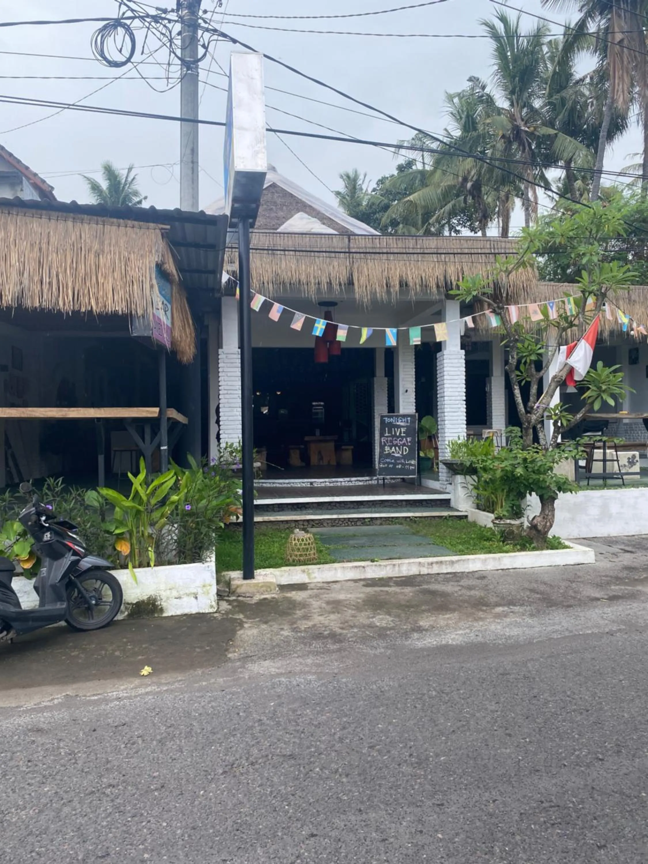PACA'S Reggae Bar & Hostel