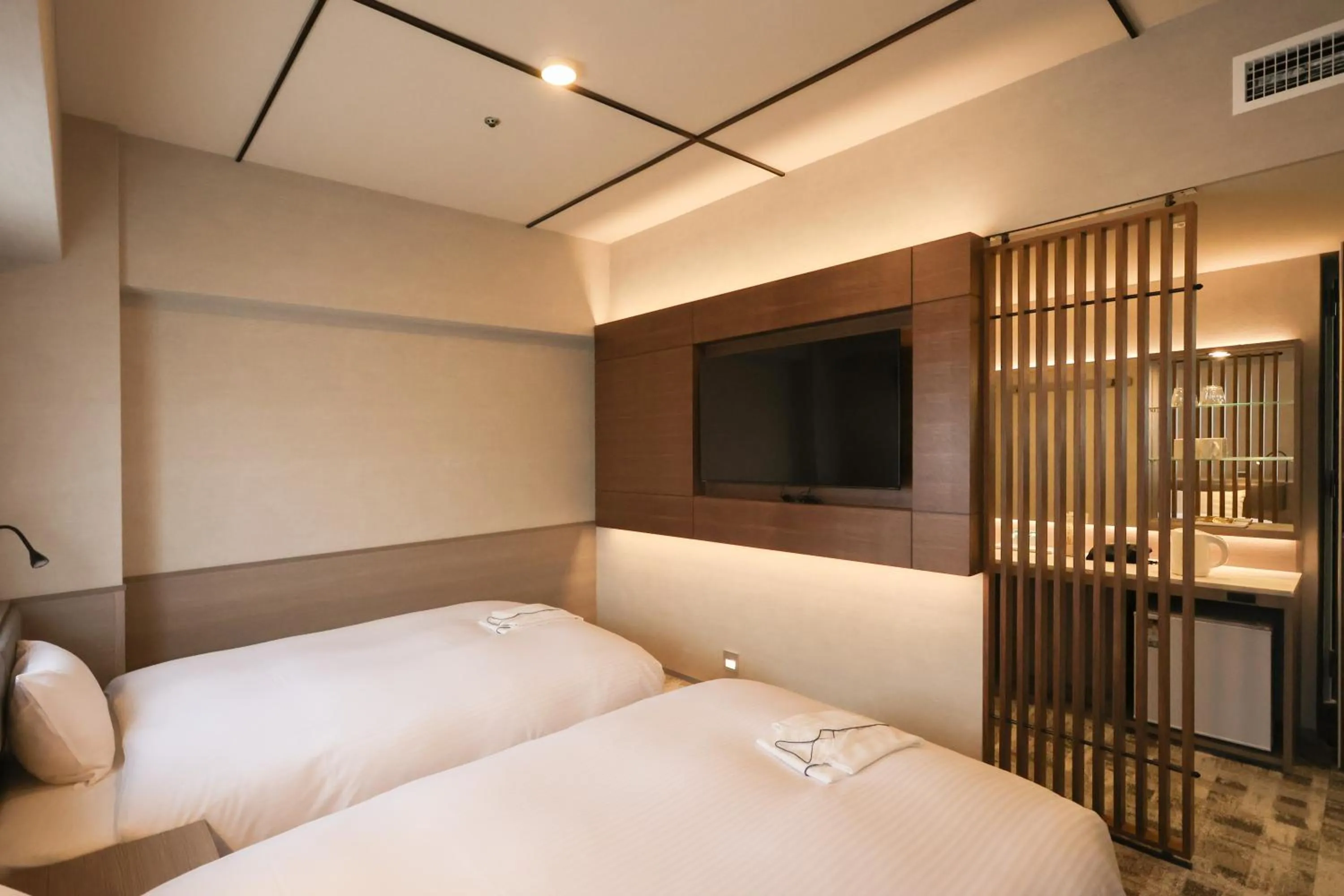 TV and multimedia, Bed in SK HOTEL Kobe Ekimae