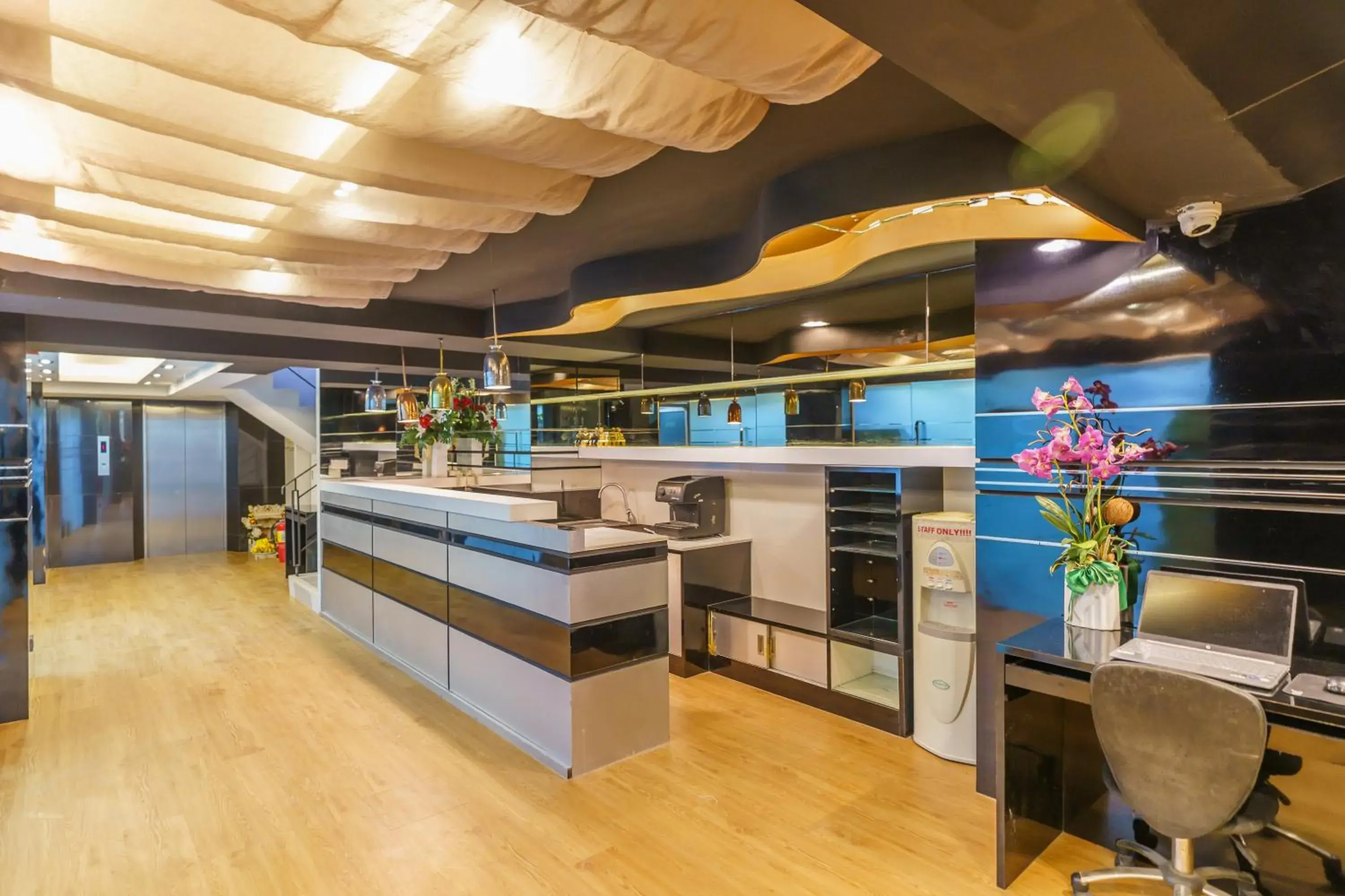 Lobby or reception in De Lux Bangkok Hotel Lobby or reception in De Lux Bangkok Hotel