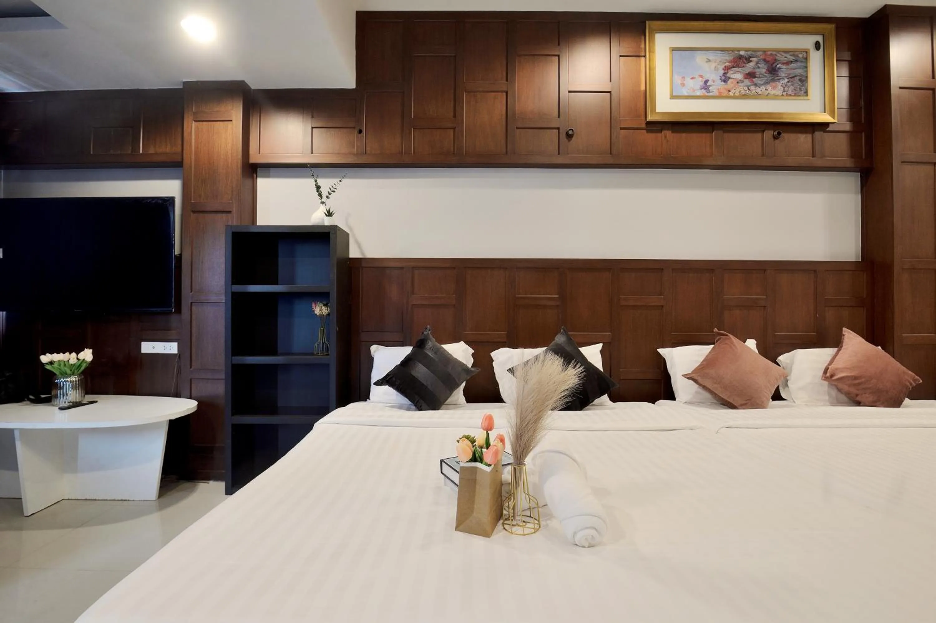 Bed in De Lux Bangkok Hotel