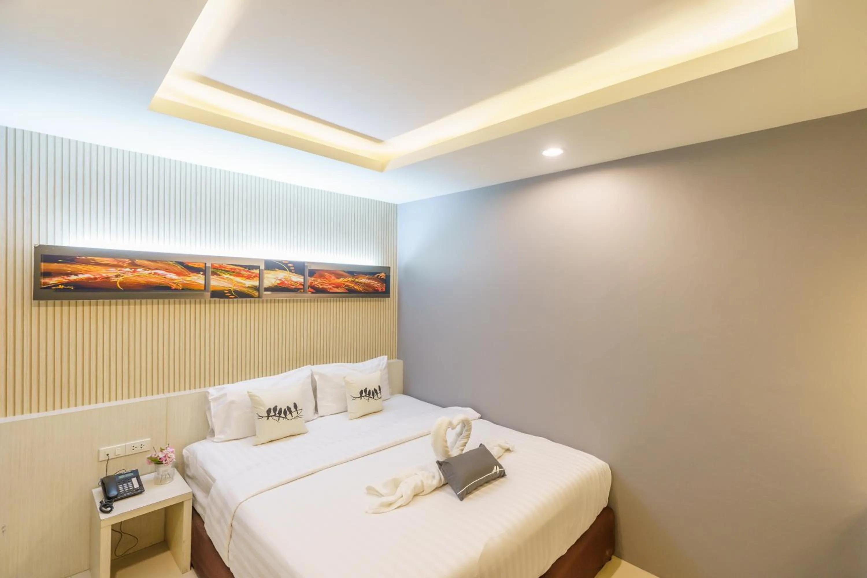 Bedroom, Bed in De Lux Bangkok Hotel