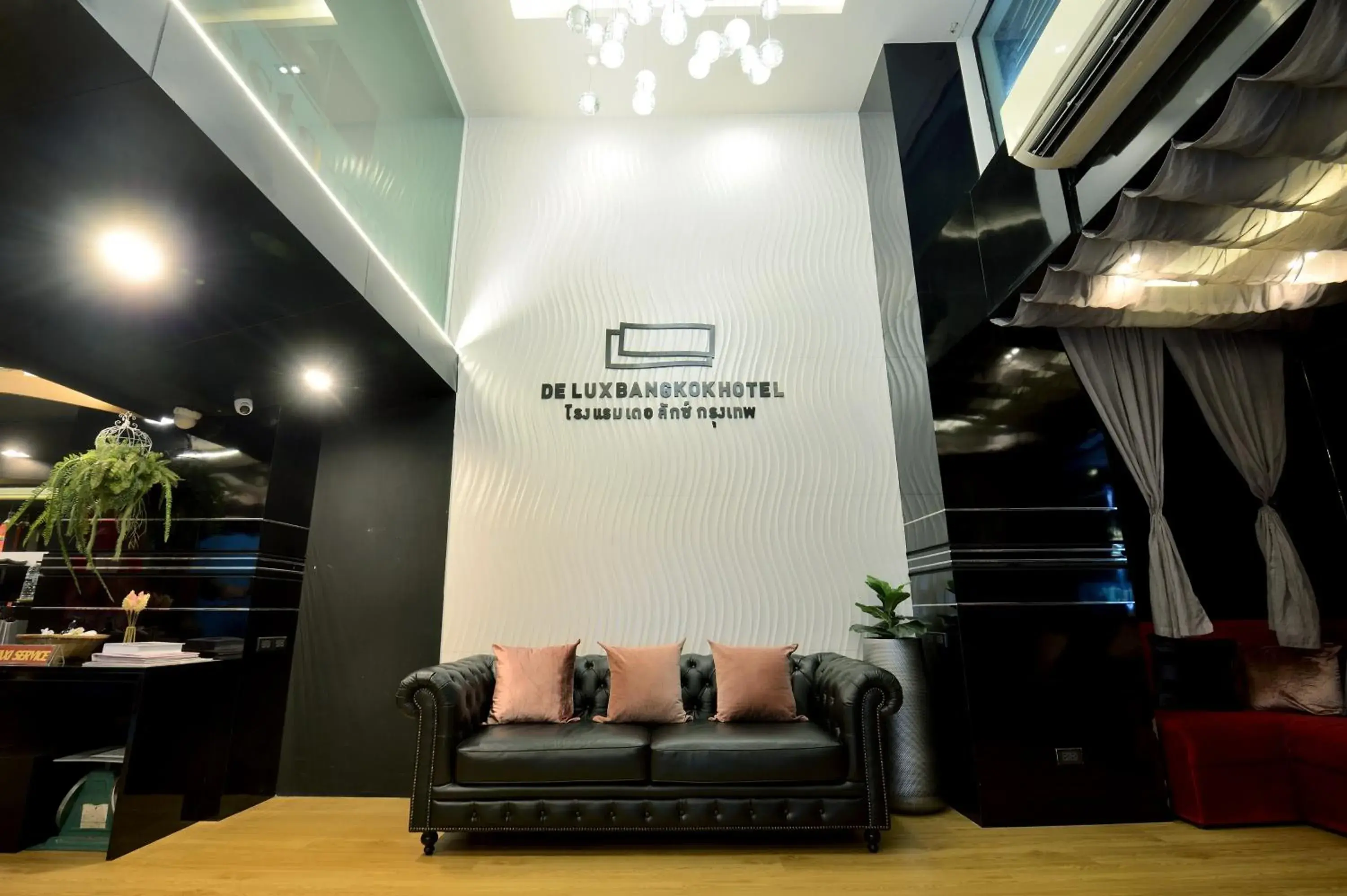 Living room in De Lux Bangkok Hotel Living room in De Lux Bangkok Hotel