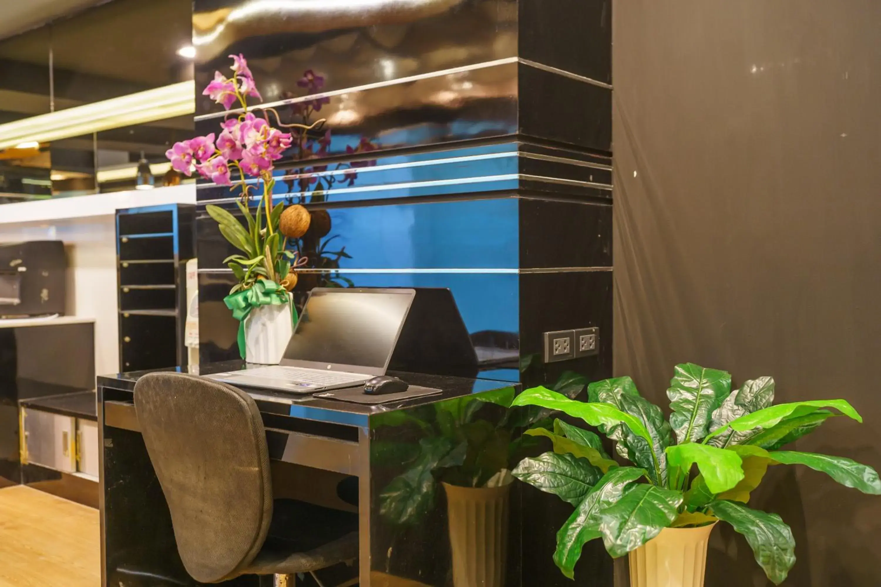 Lobby or reception in De Lux Bangkok Hotel Lobby or reception in De Lux Bangkok Hotel