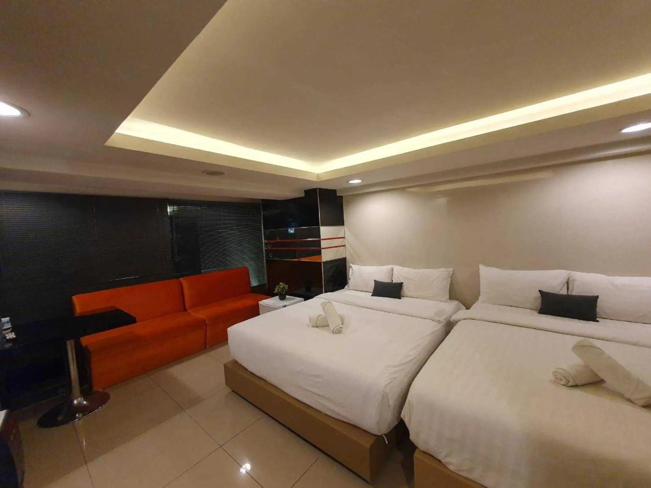 Bedroom, Bed in De Lux Bangkok Hotel