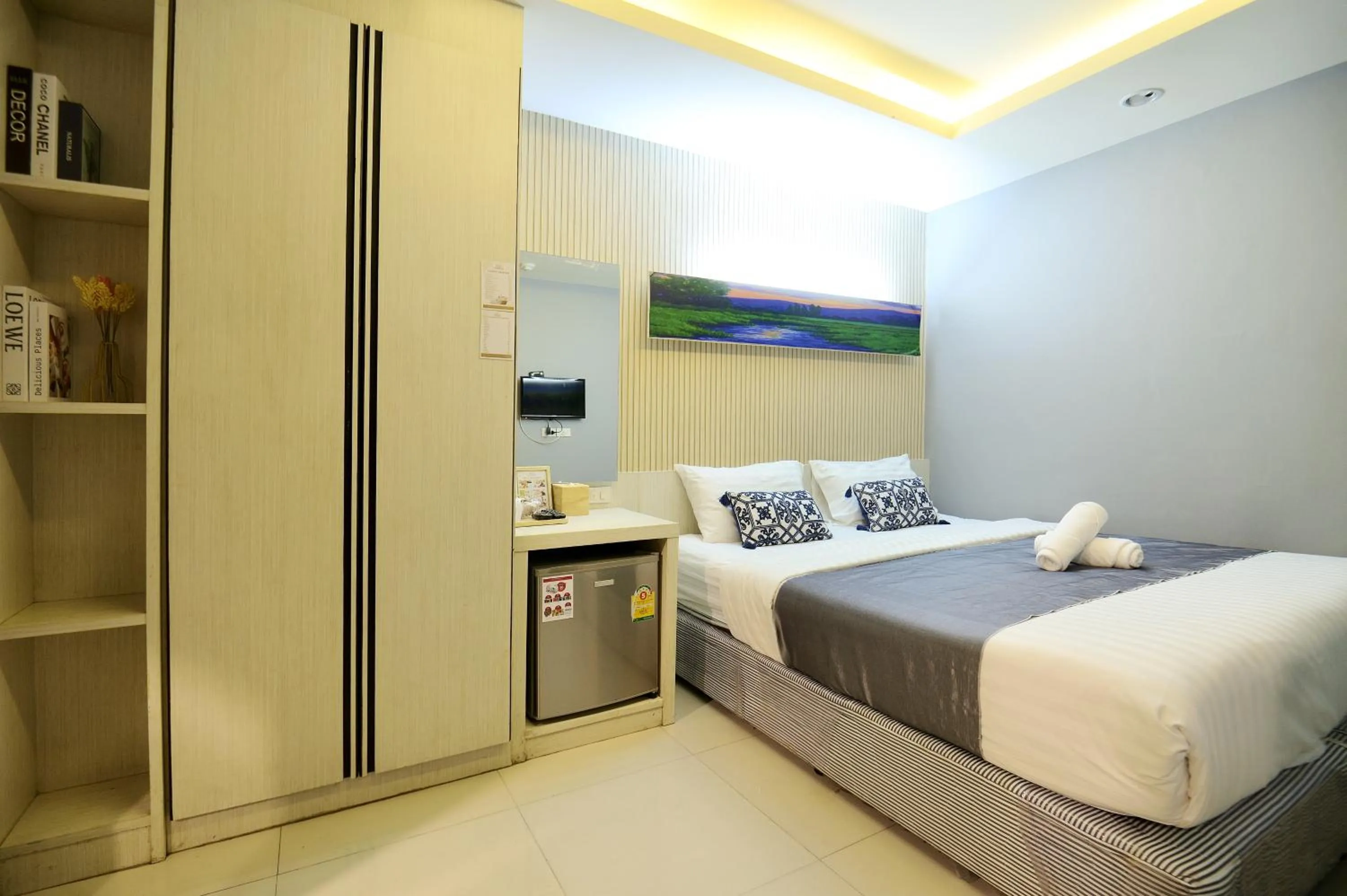 Bedroom, Bed in De Lux Bangkok Hotel