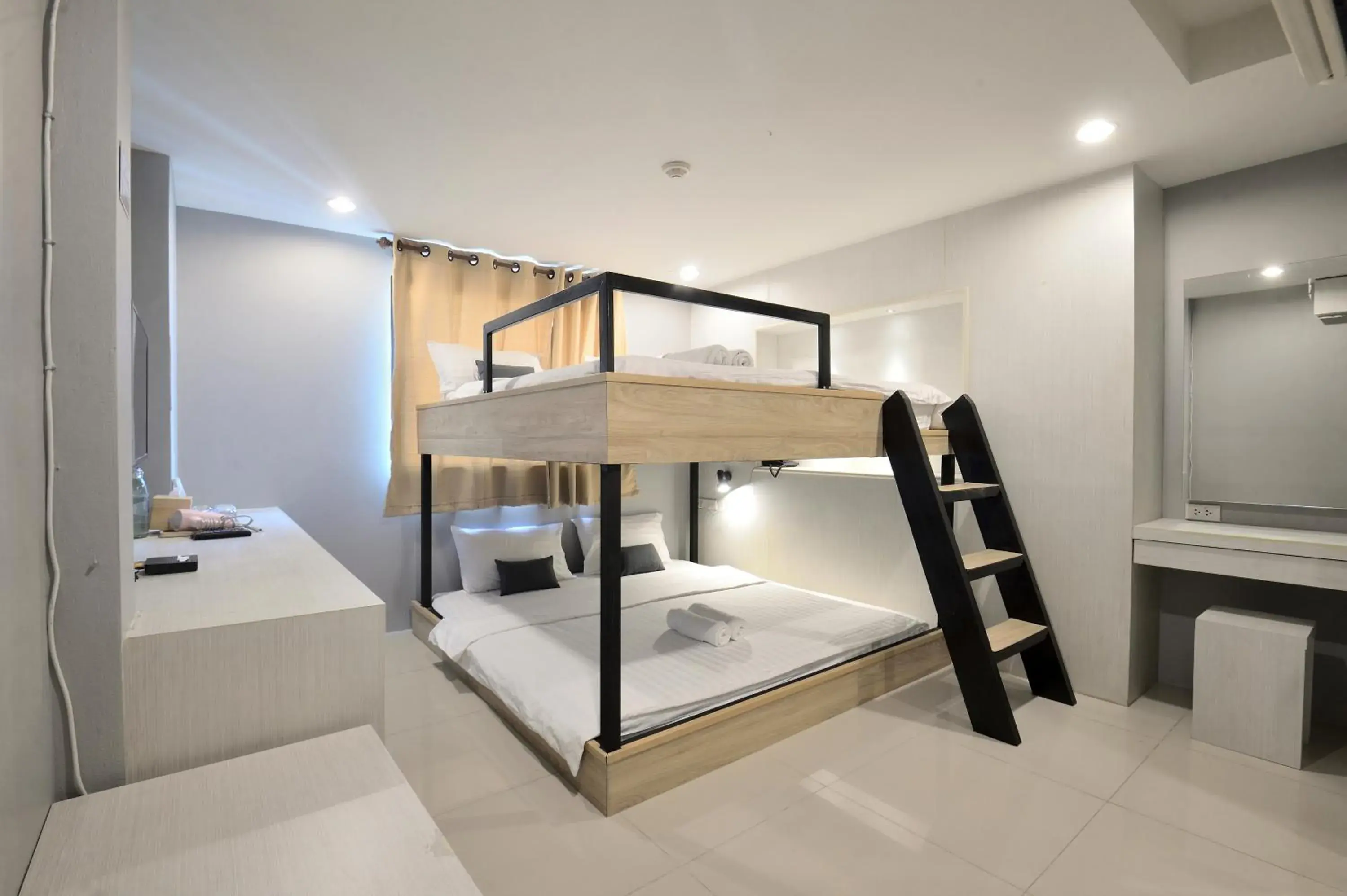 Family Room in De Lux Bangkok Hotel Family Room in De Lux Bangkok Hotel