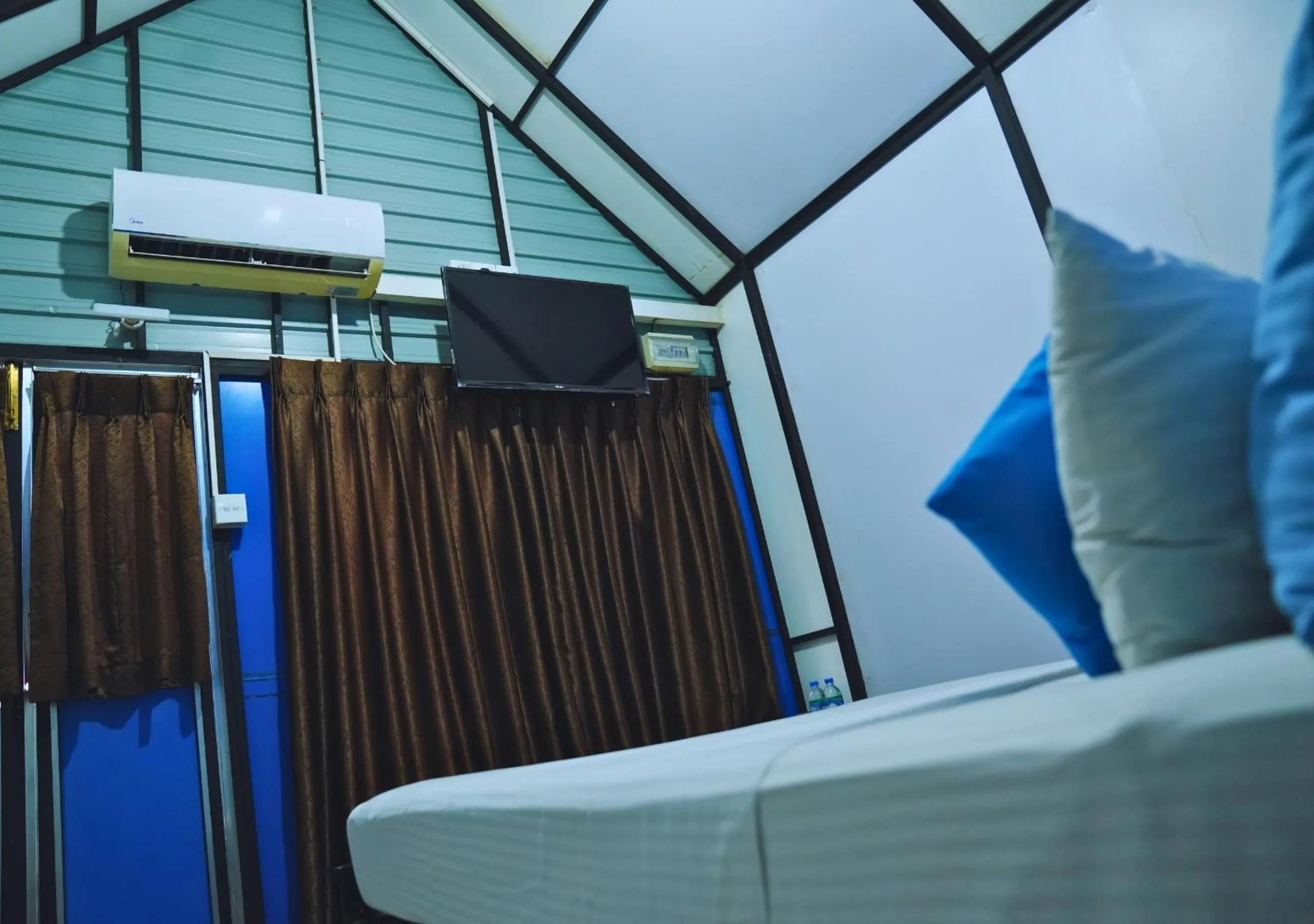 Bedroom, Bed in A4 Hostel Colombo INTL Airport Lounge - By A4 Transit Hub-Free Shuttle Pick Up & Drop 24HRS