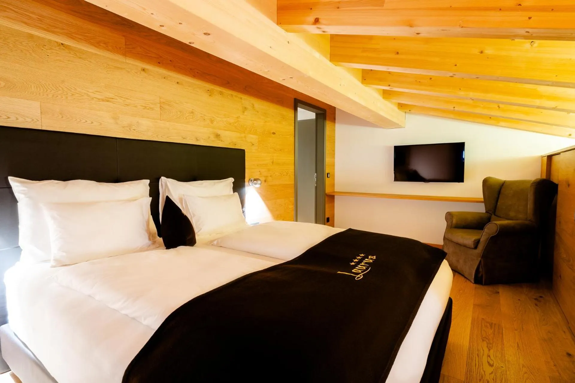 Bed in Apart-Hotel Laurus Lech