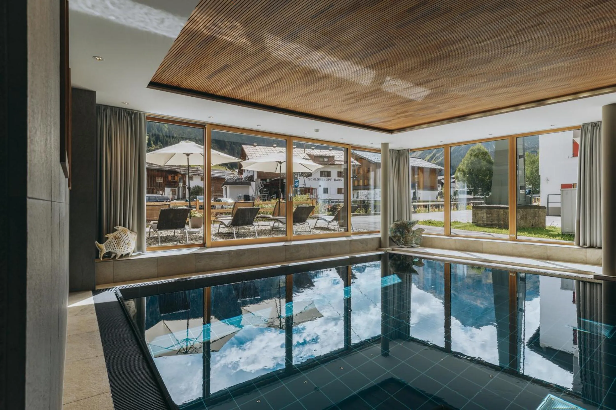 Pool view in Apart-Hotel Laurus Lech