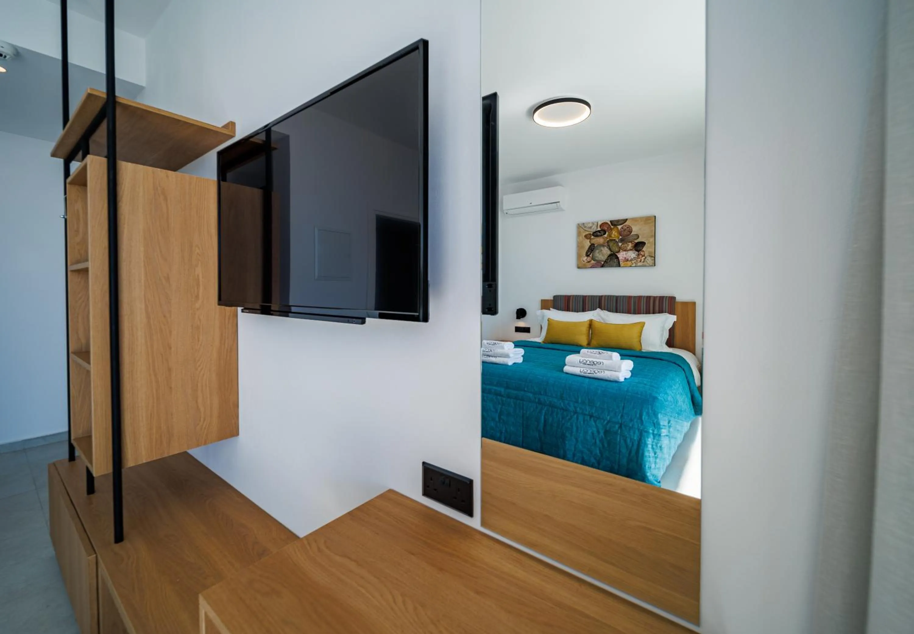 TV and multimedia, Bed in Regency Boutique Hotel Holiday Suites