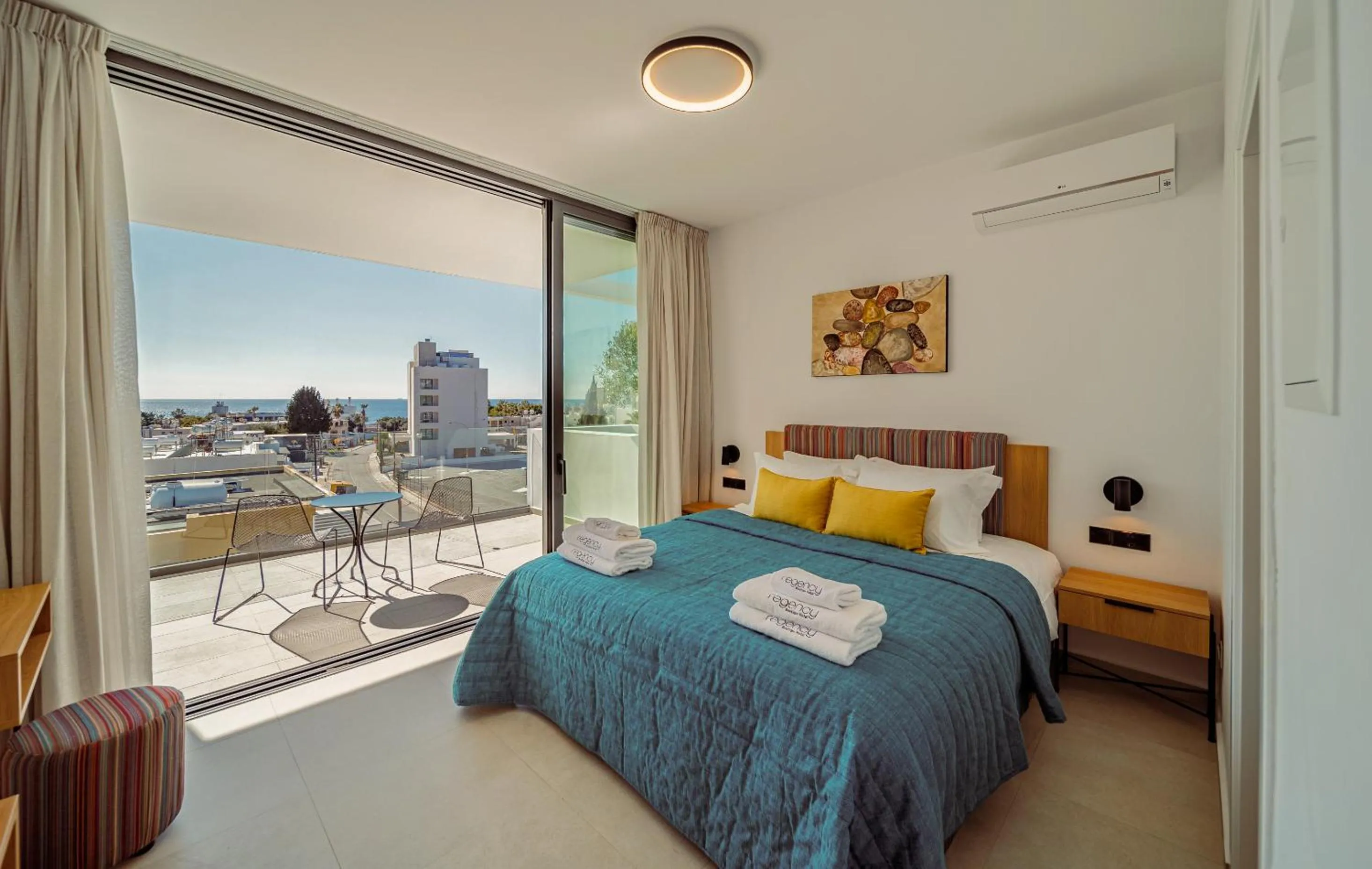 Bed in Regency Boutique Hotel Holiday Suites