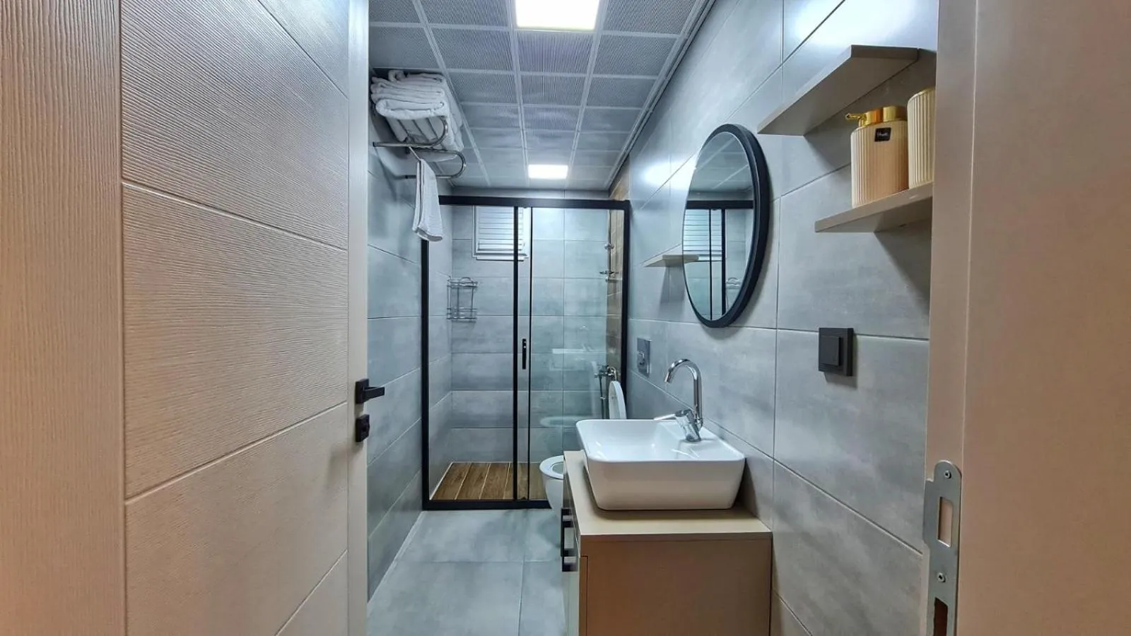 Shower in Moon Suites