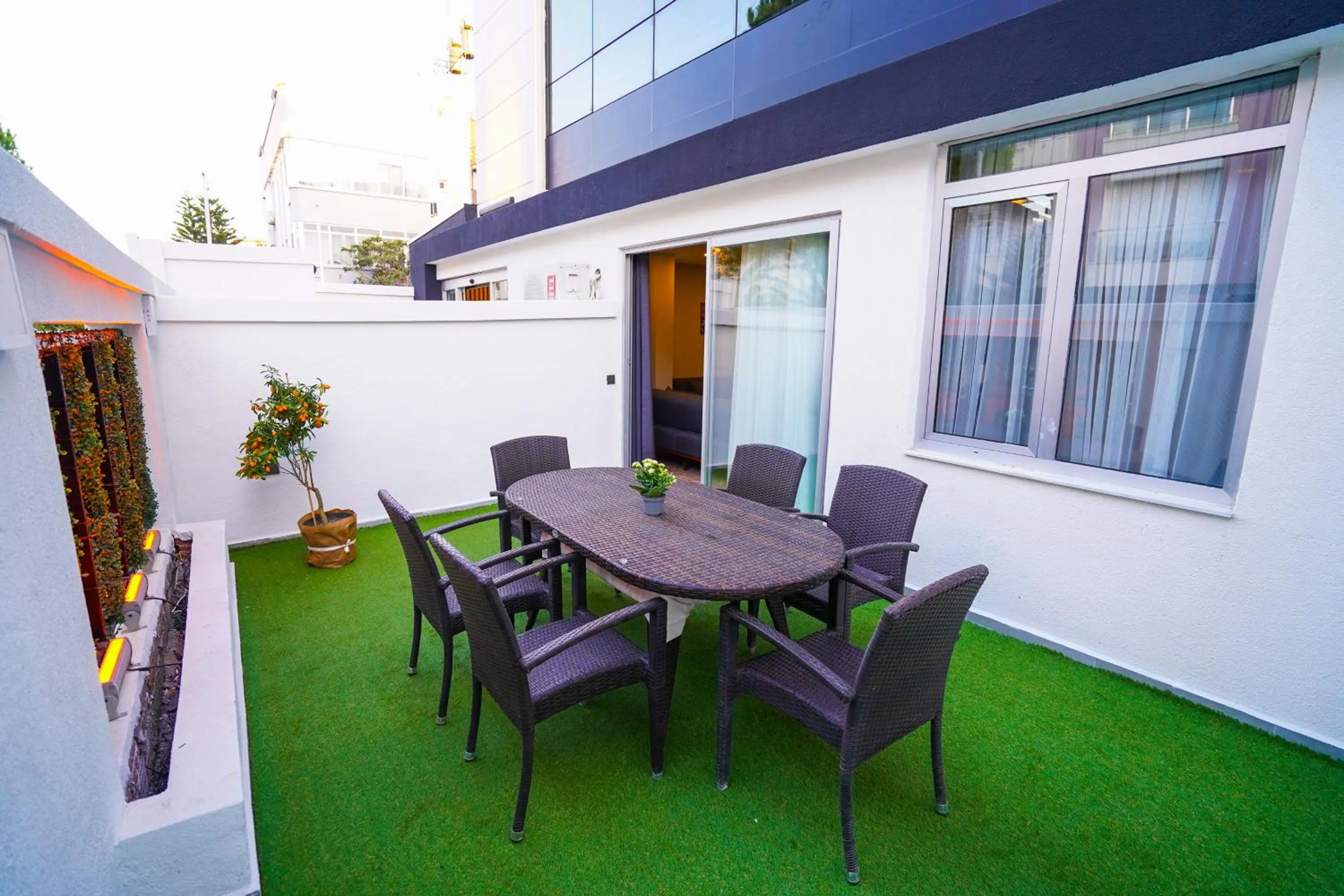 Patio in Moon Suites