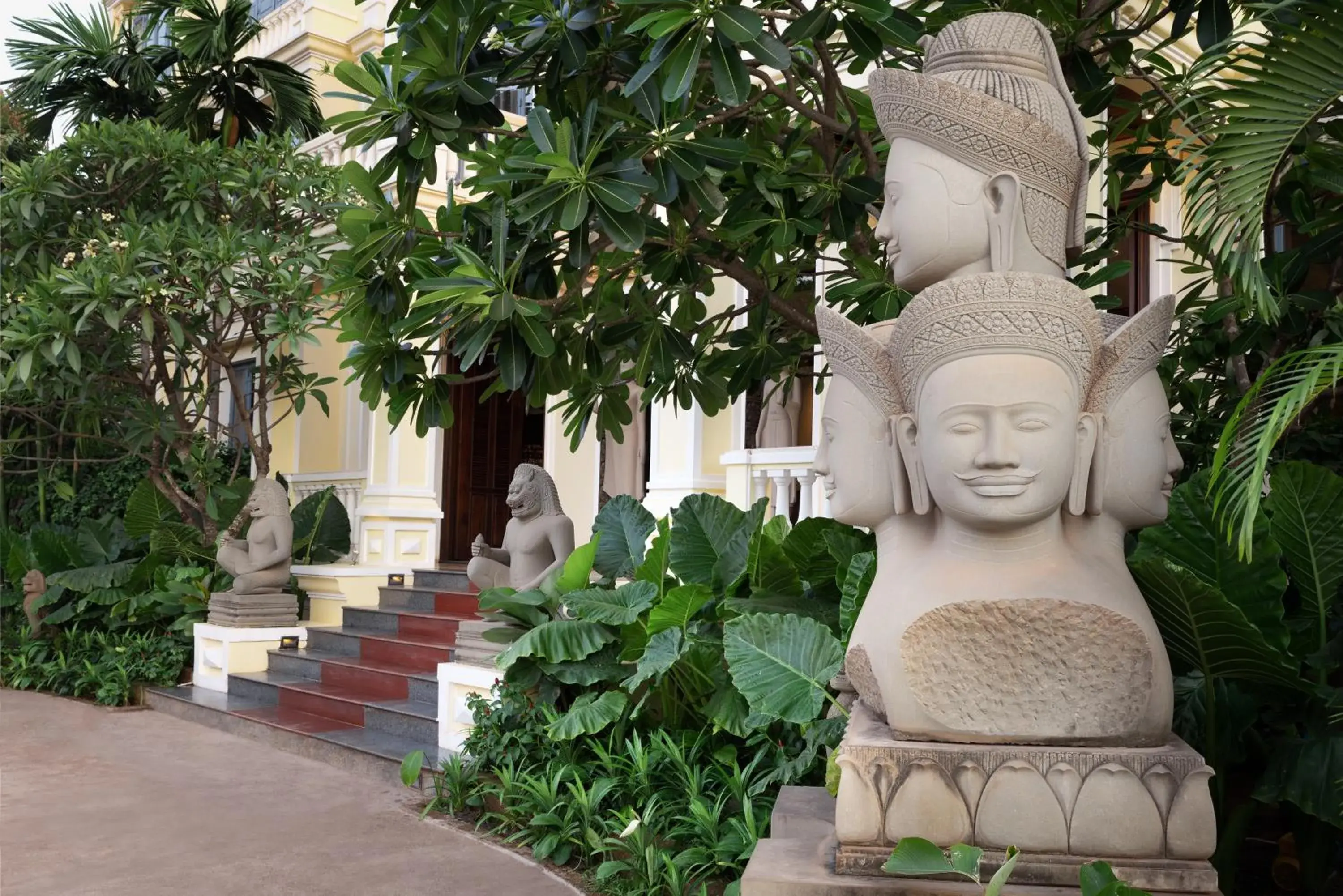 Facade/entrance in The Elephant Facade/entrance in The Elephant