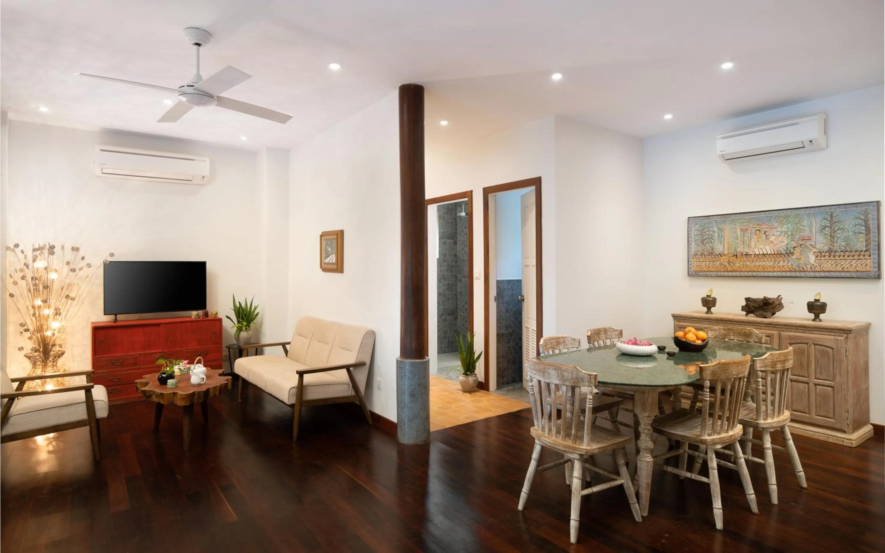 Communal lounge/ TV room in The Elephant