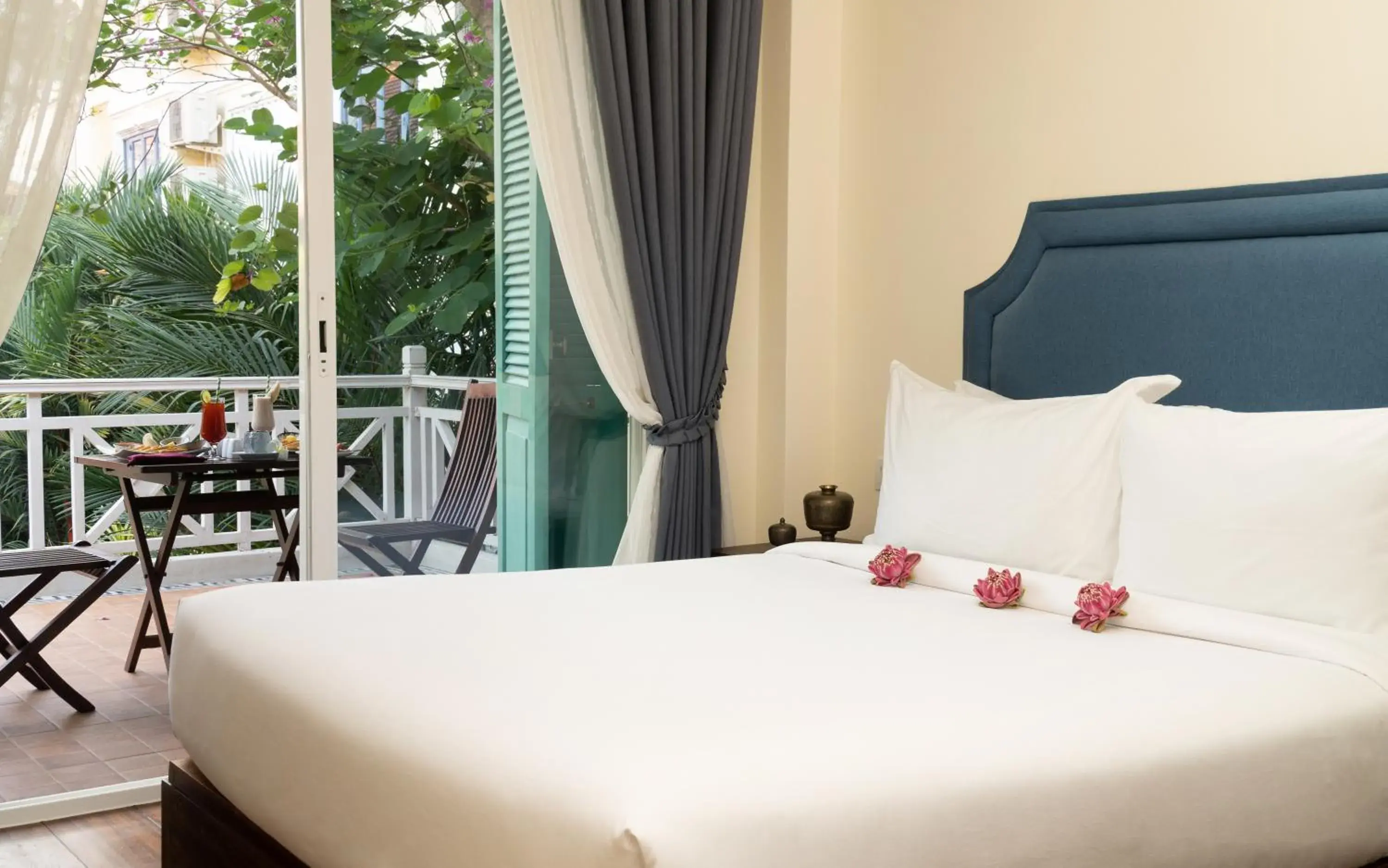 Bed in The Elephant Bed in The Elephant