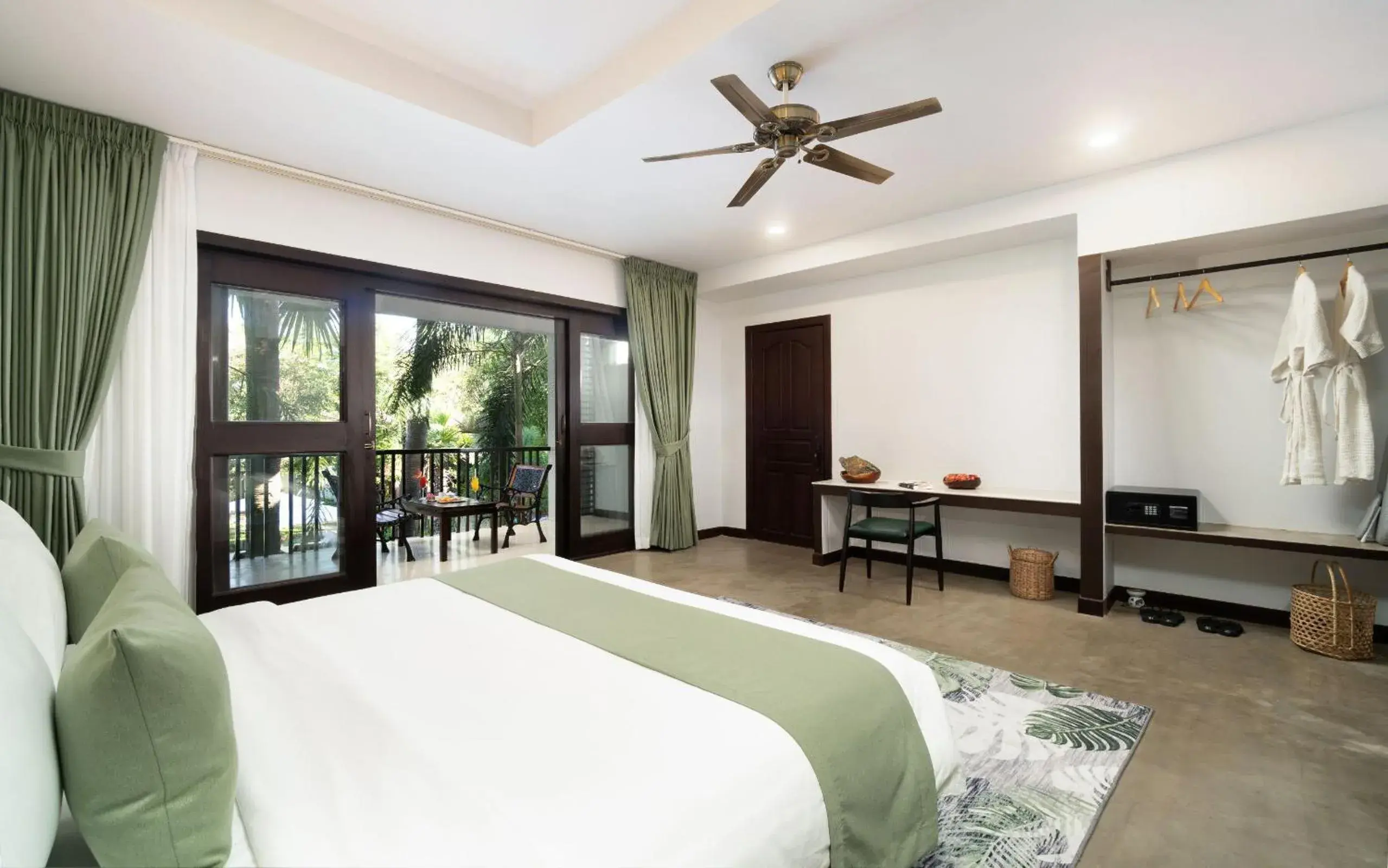 Photo of the whole room, Bed in The Elephant Photo of the whole room, Bed in The Elephant