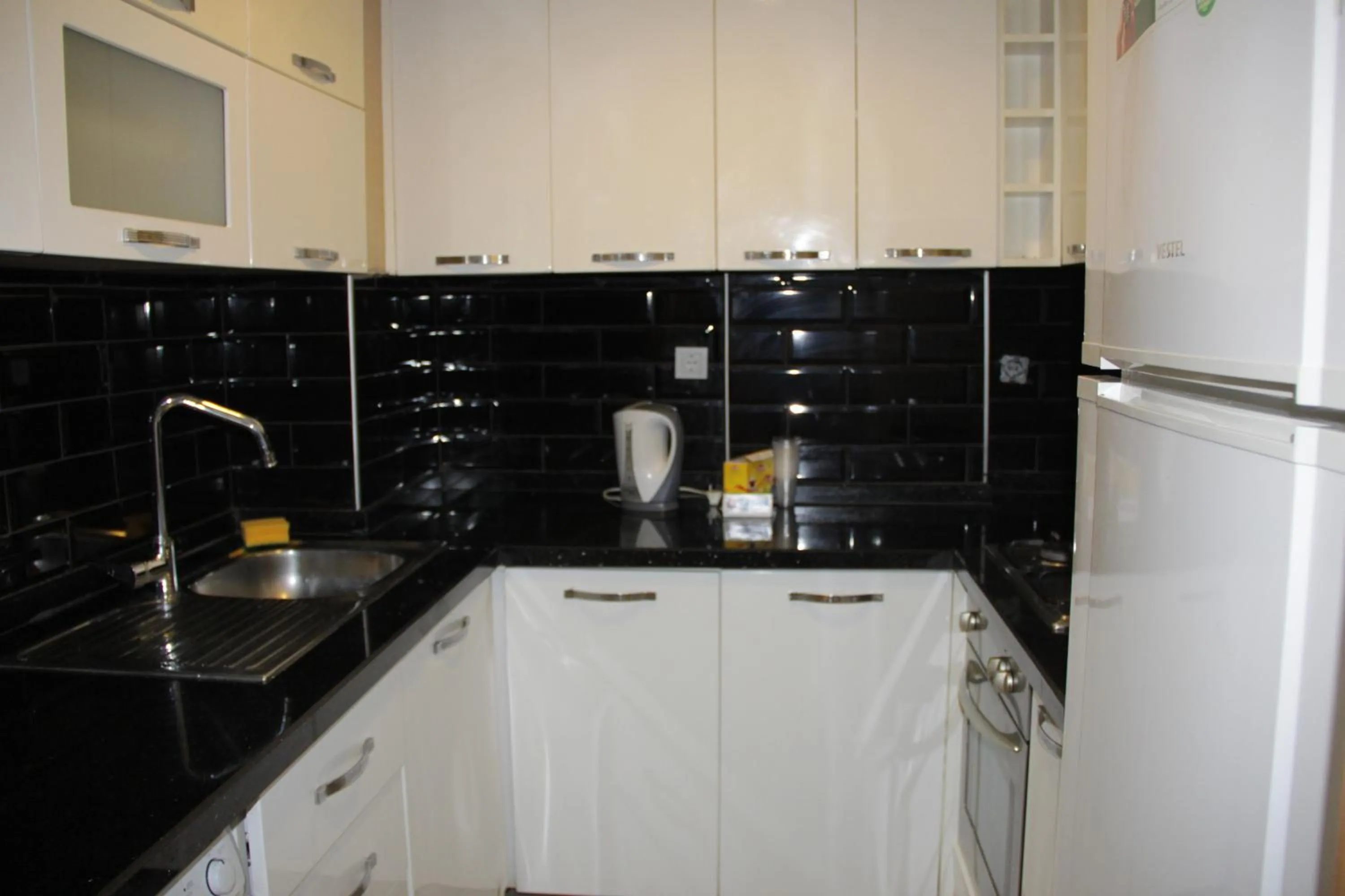 Kitchen or kitchenette in Solo Suites Hotel