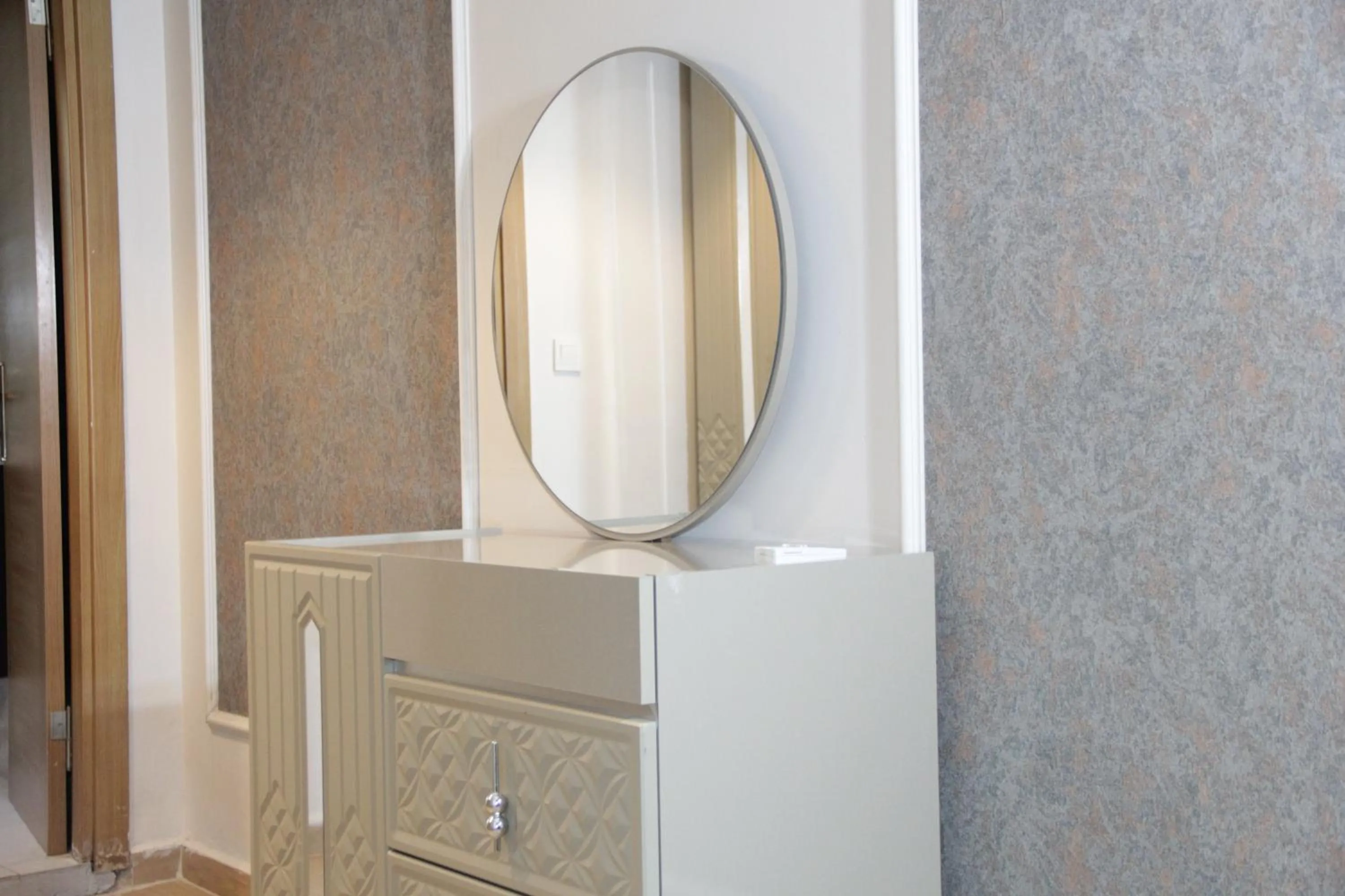 wardrobe in Solo Suites Hotel