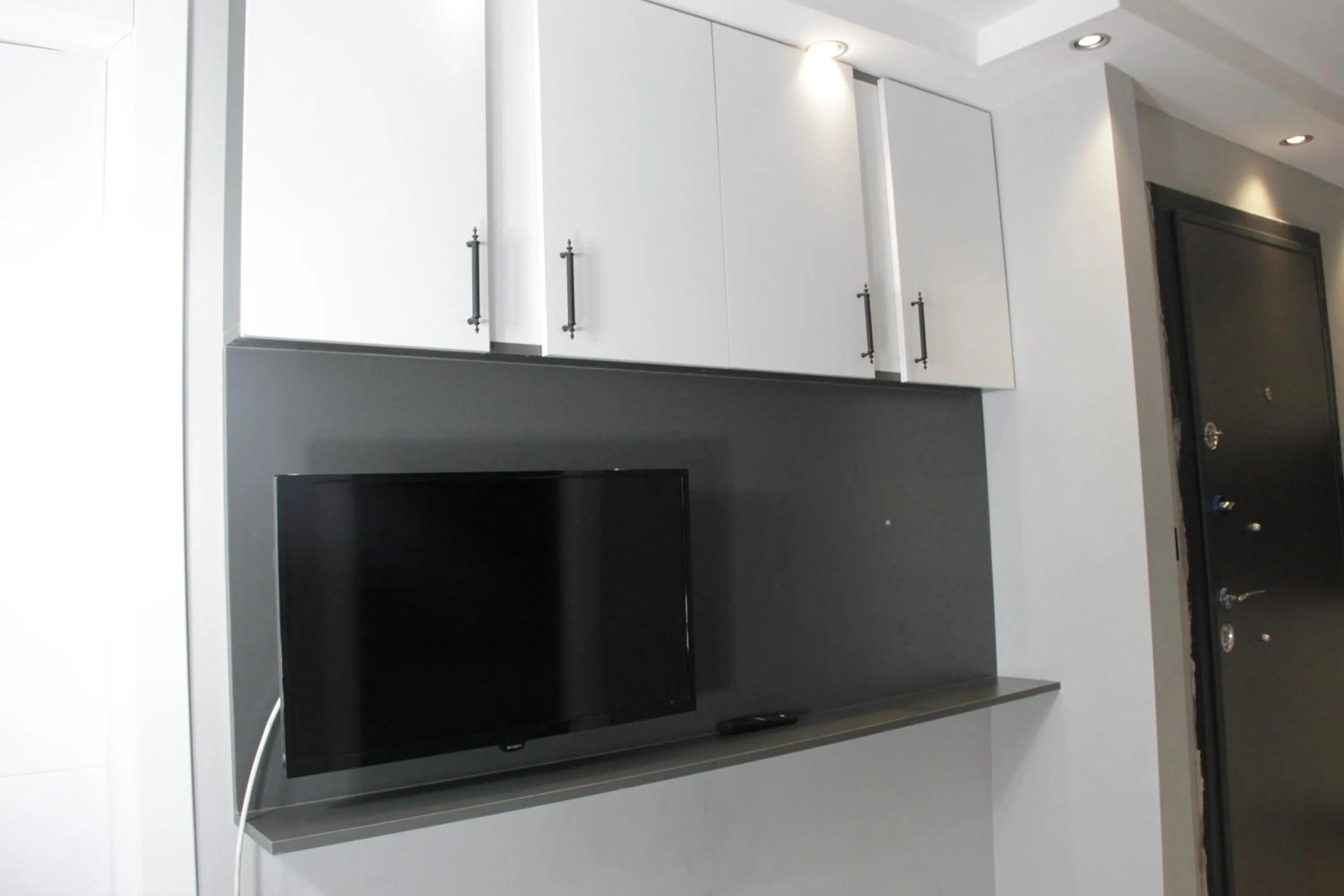 TV and multimedia in Solo Suites Hotel