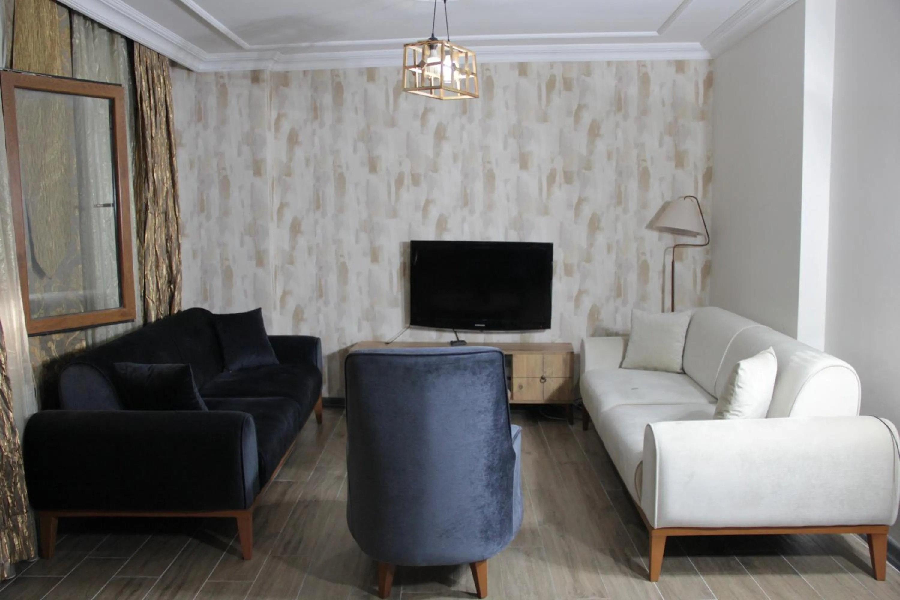 TV and multimedia in Solo Suites Hotel