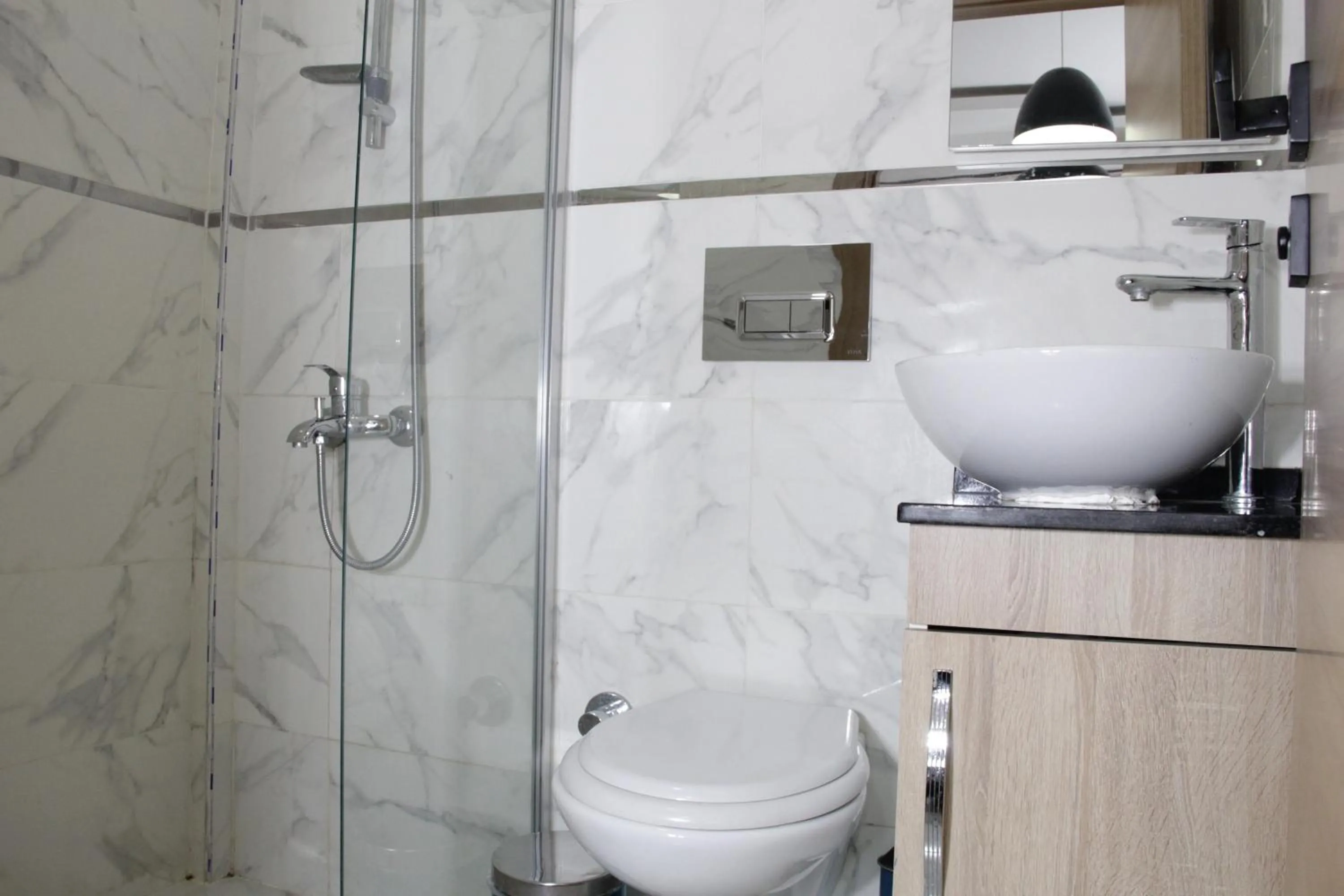 Shower in Solo Suites Hotel