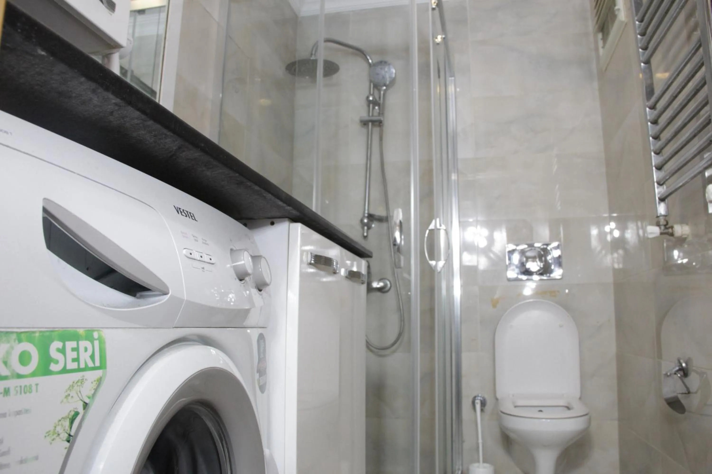 Shower in Solo Suites Hotel
