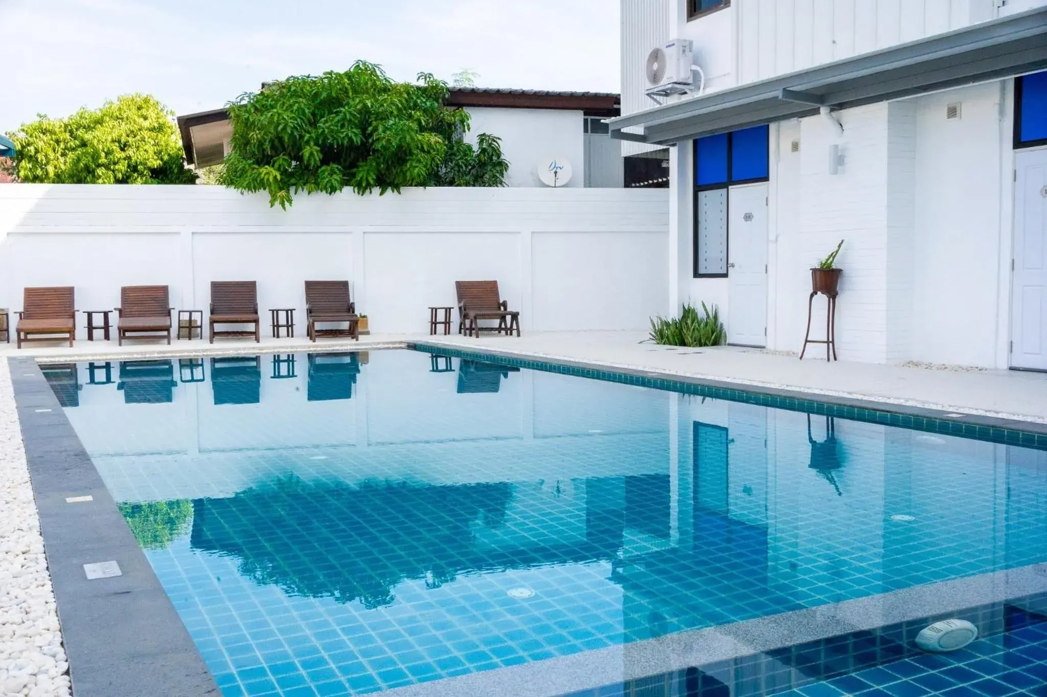 Pool view in Singharaj Boutique Hotel Pool view in Singharaj Boutique Hotel