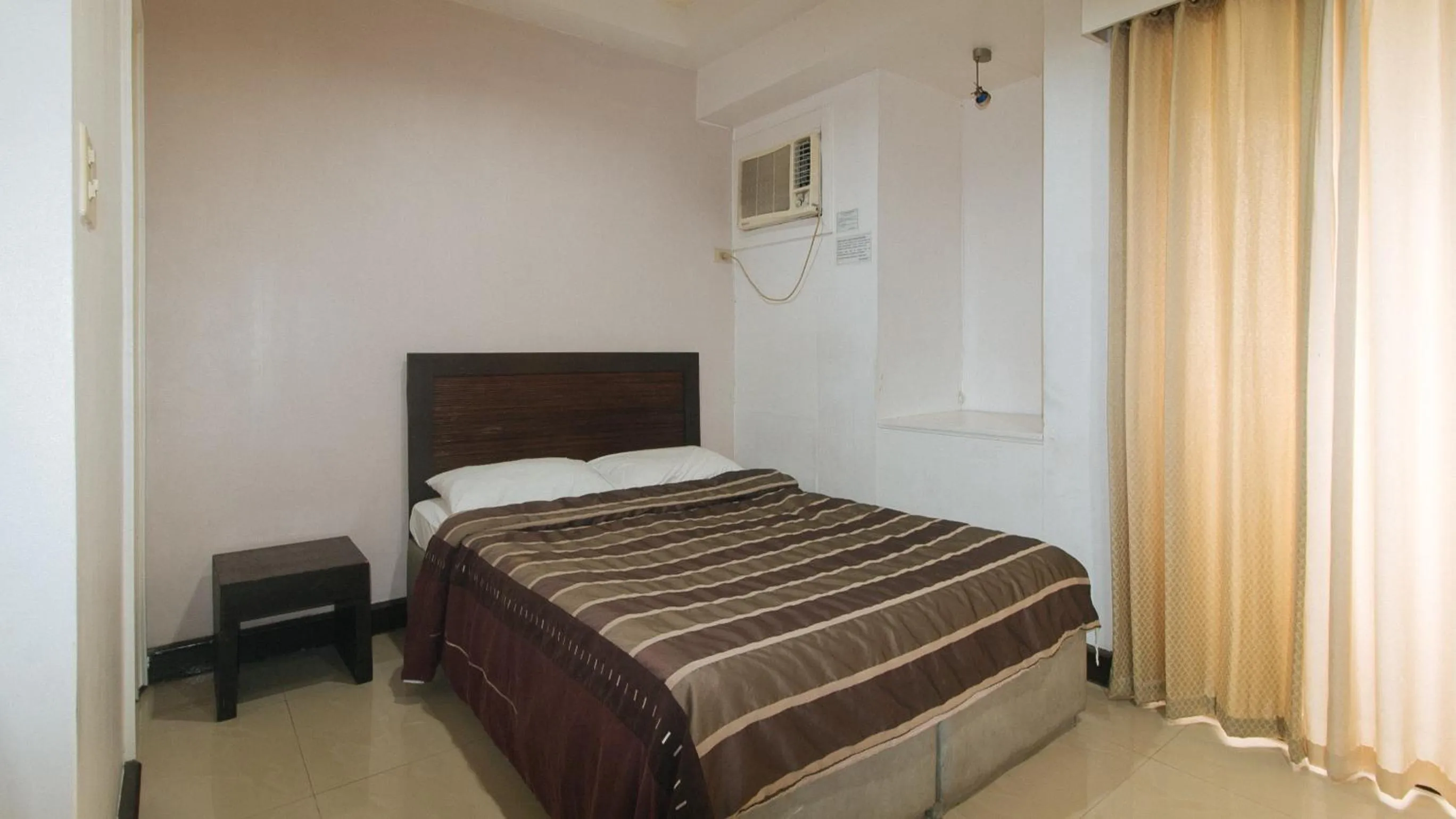 Photo of the whole room, Bed in Sunette Tower Makati